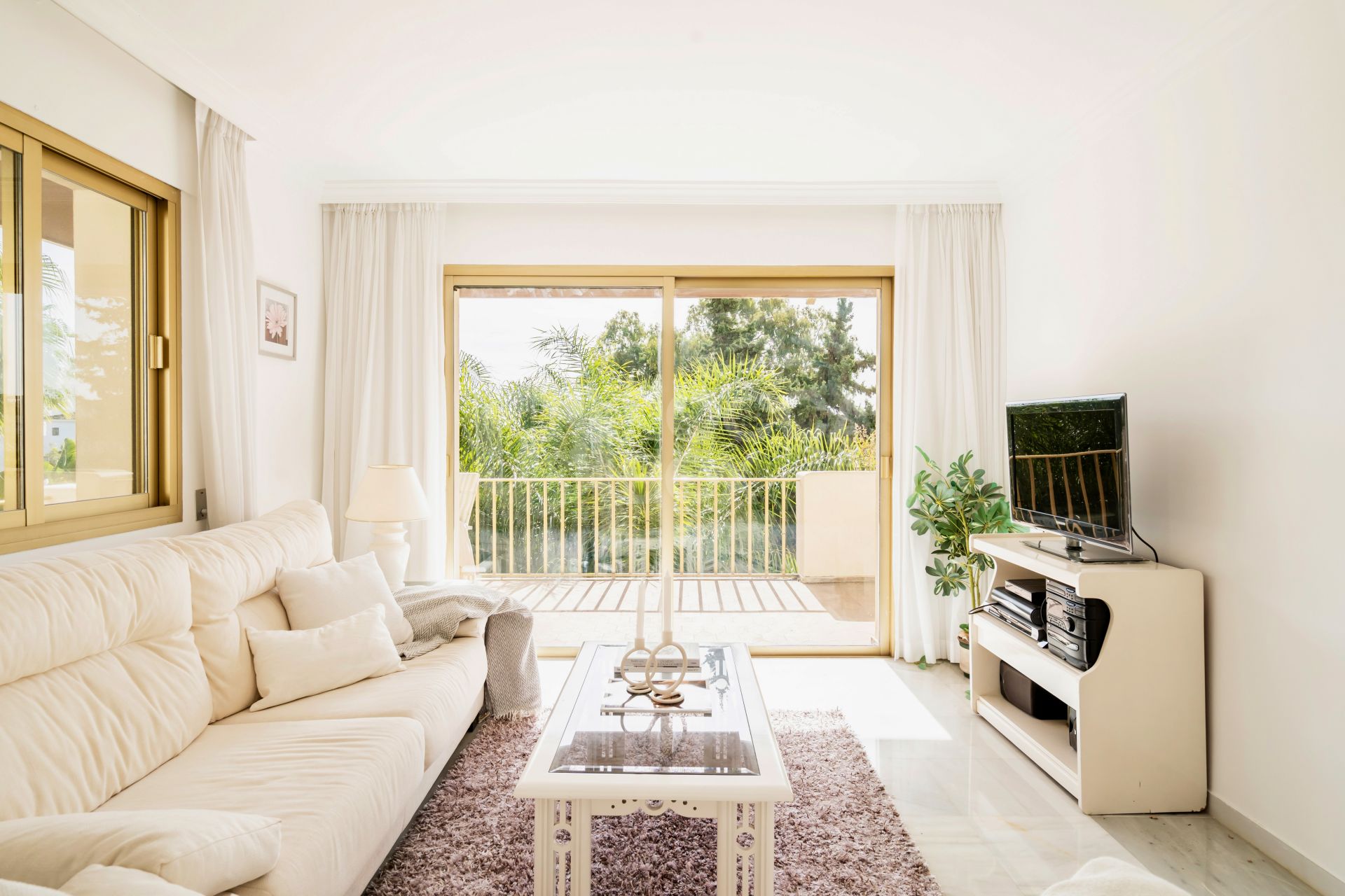 Two-Bedroom Apartment in Prime Nueva Andalucia Location