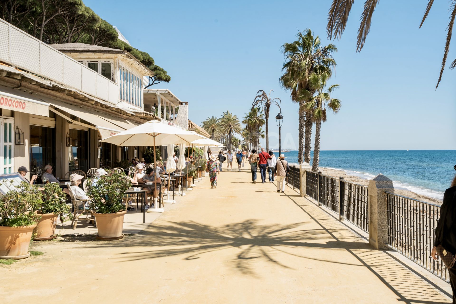 Stunning penthouse with private pool and unbeatable location - Frontline Beach on the Golden Mile!
