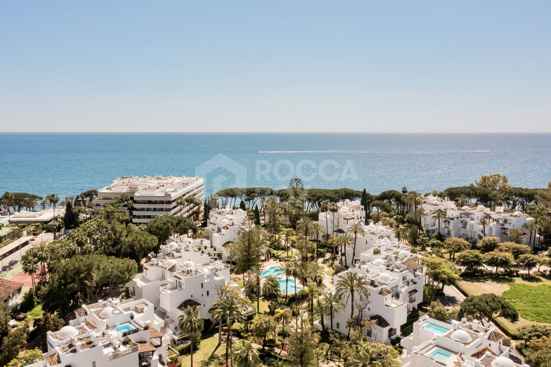 Stunning penthouse with private pool and unbeatable location - Frontline Beach on the Golden Mile!