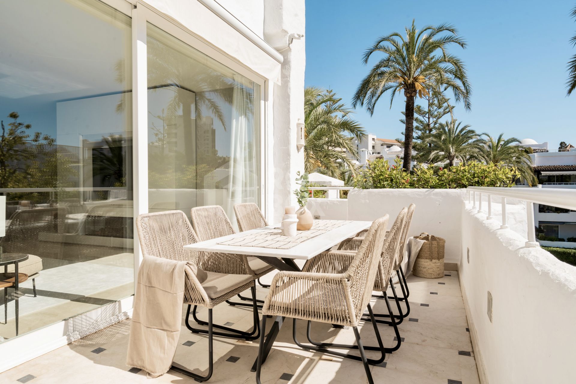 Stunning penthouse with private pool and unbeatable location - Frontline Beach on the Golden Mile!