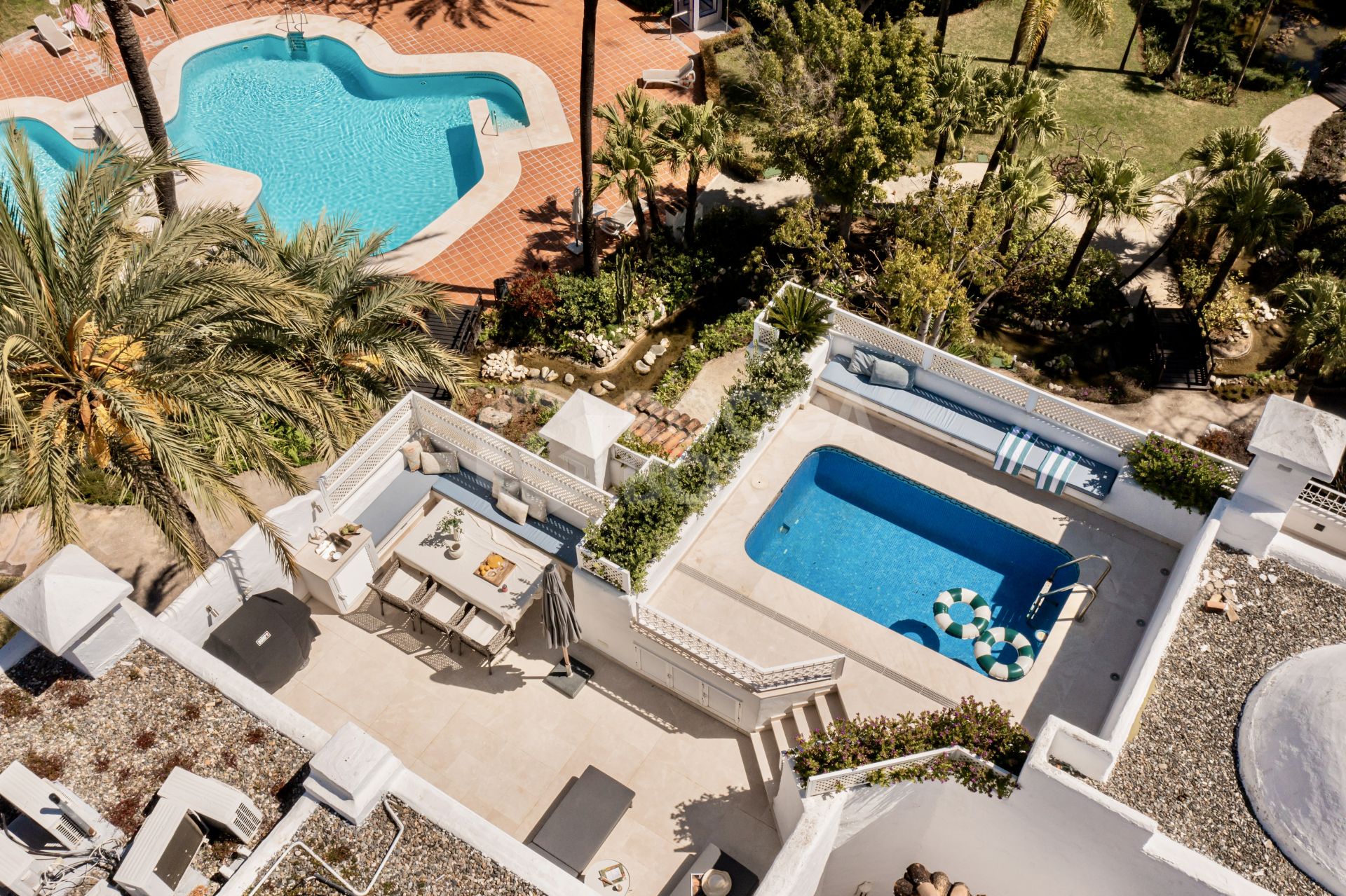 Stunning penthouse with private pool and unbeatable location - Frontline Beach on the Golden Mile!