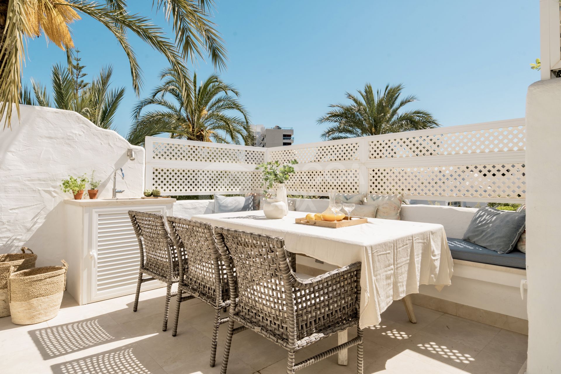 Stunning penthouse with private pool and unbeatable location - Frontline Beach on the Golden Mile!