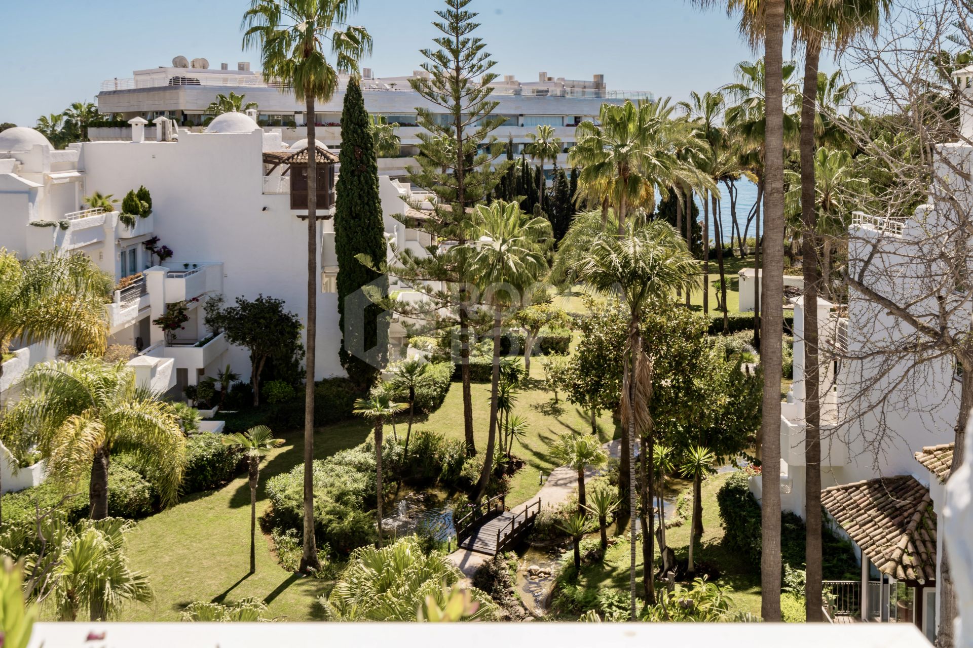 Stunning penthouse with private pool and unbeatable location - Frontline Beach on the Golden Mile!