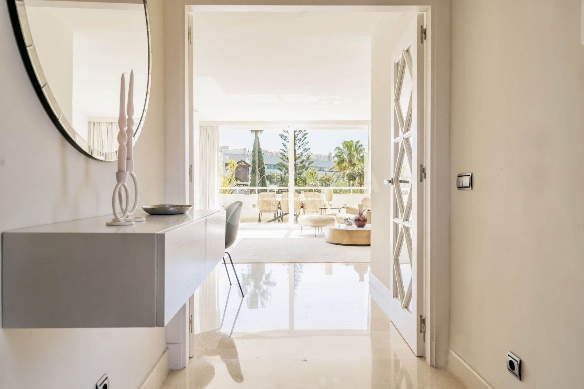 Stunning penthouse with private pool and unbeatable location - Frontline Beach on the Golden Mile!