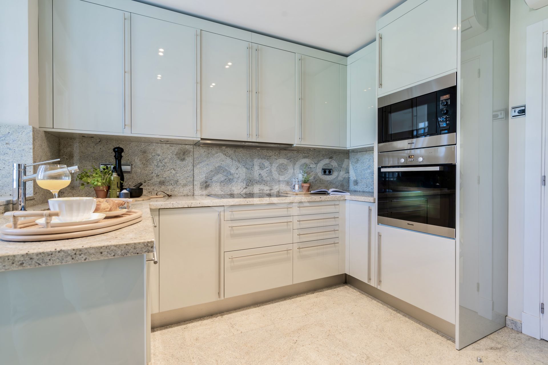 Stunning penthouse with private pool and unbeatable location - Frontline Beach on the Golden Mile!