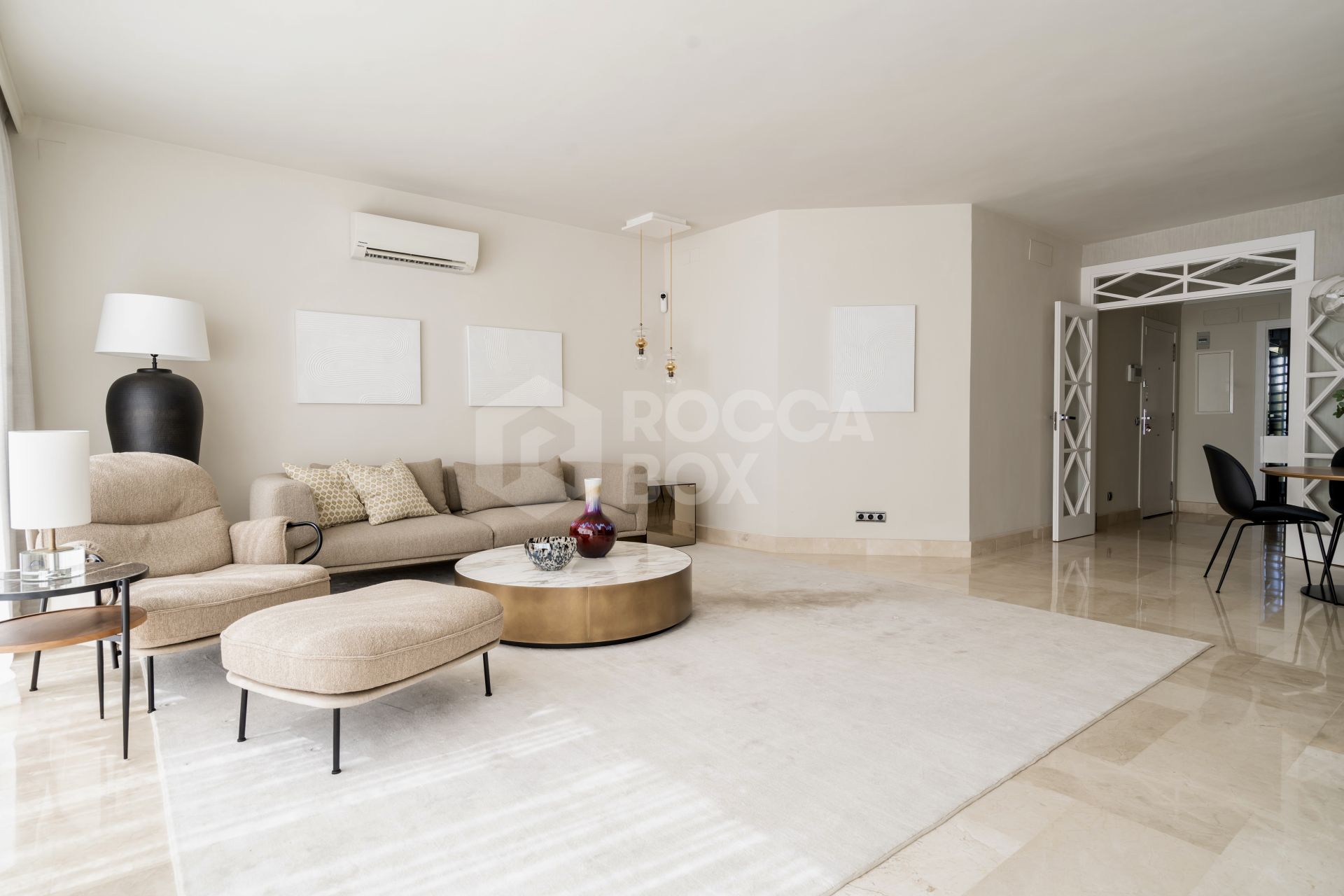 Stunning penthouse with private pool and unbeatable location - Frontline Beach on the Golden Mile!