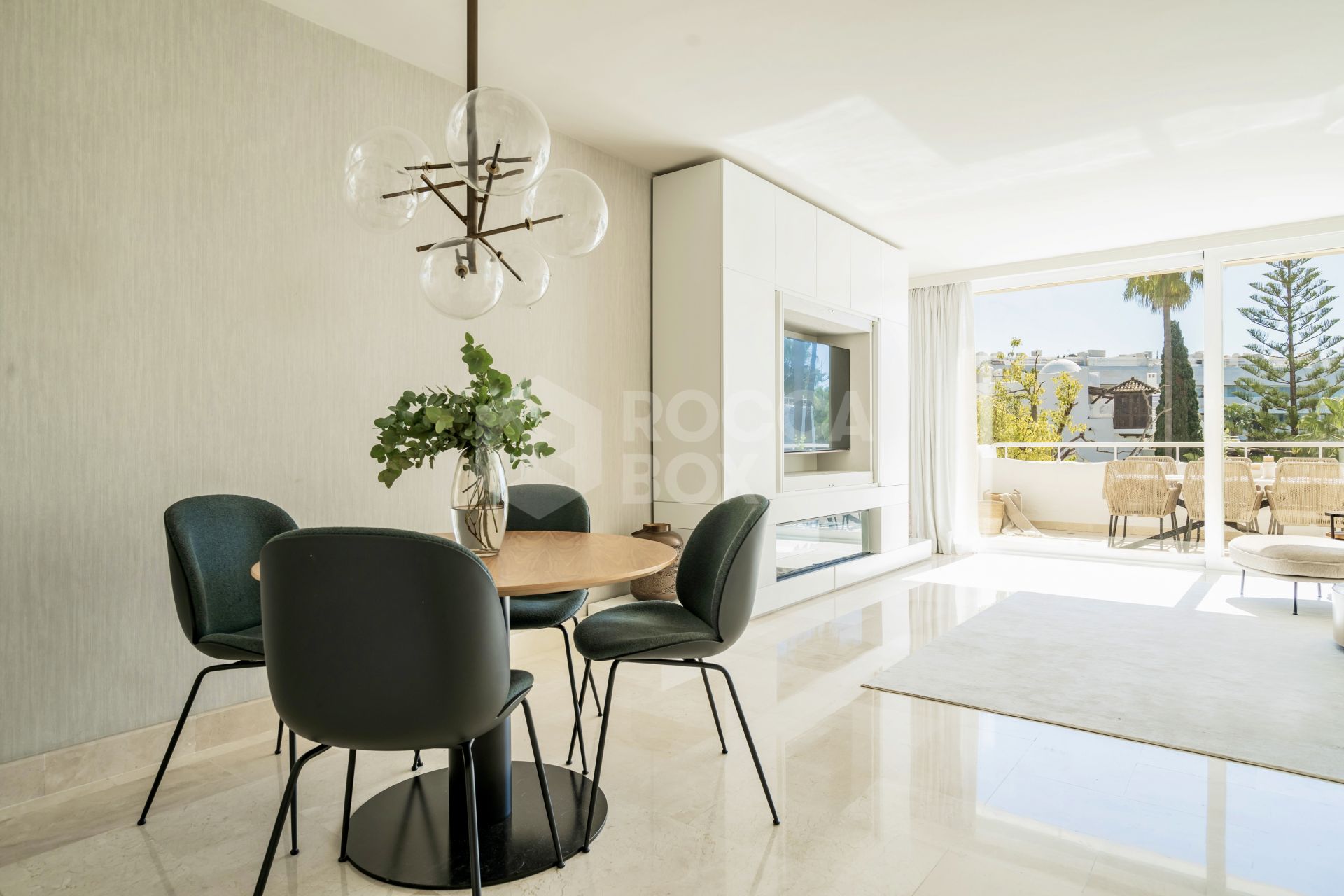 Stunning penthouse with private pool and unbeatable location - Frontline Beach on the Golden Mile!