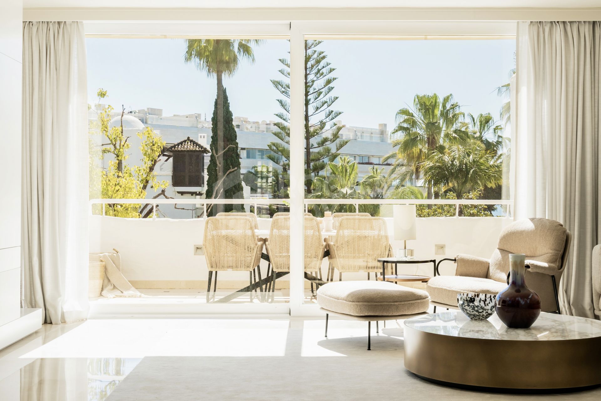Stunning penthouse with private pool and unbeatable location - Frontline Beach on the Golden Mile!