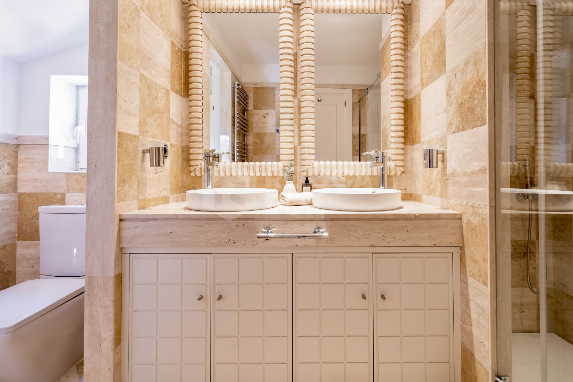 Stunning penthouse with private pool and unbeatable location - Frontline Beach on the Golden Mile!