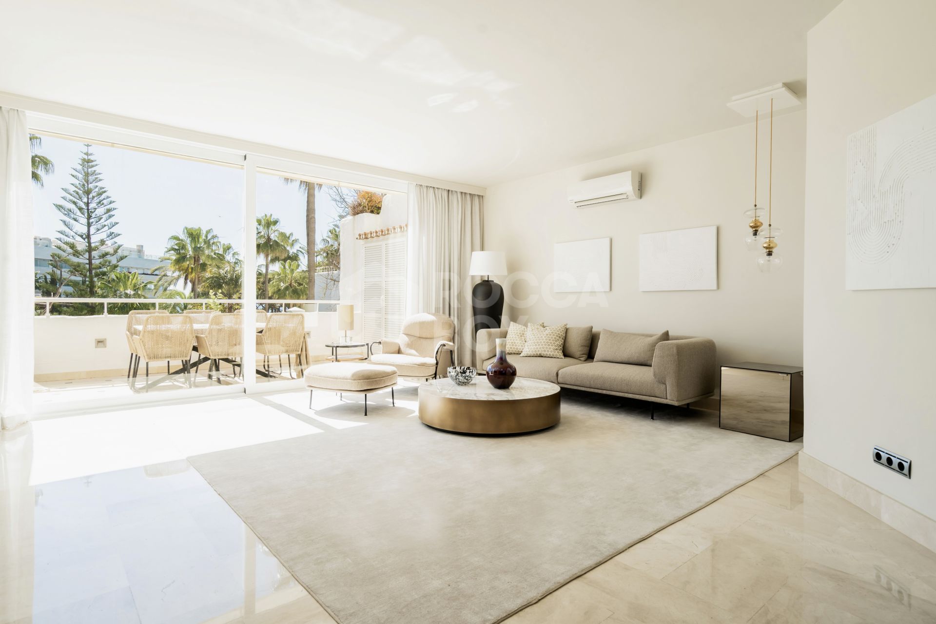 Stunning penthouse with private pool and unbeatable location - Frontline Beach on the Golden Mile!