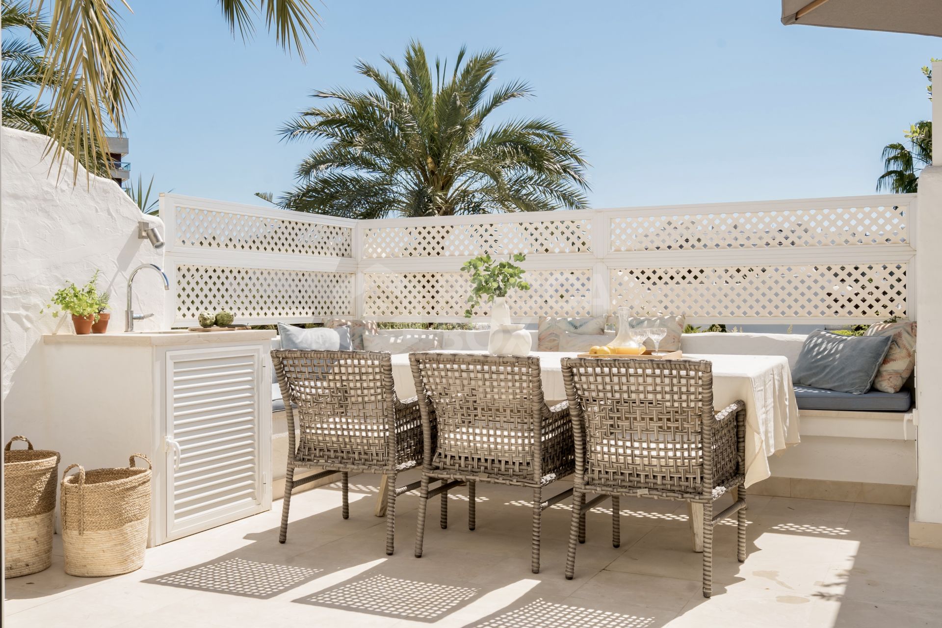 Stunning penthouse with private pool and unbeatable location - Frontline Beach on the Golden Mile!