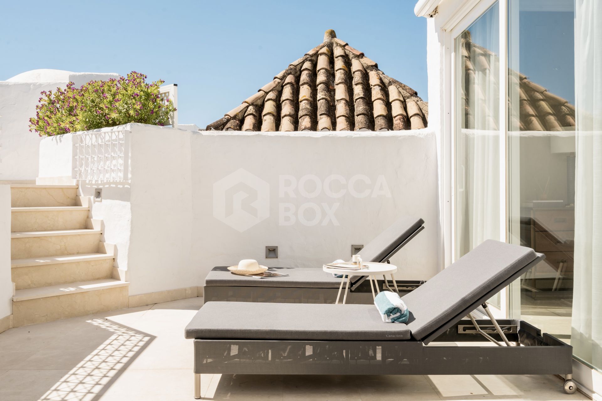 Stunning penthouse with private pool and unbeatable location - Frontline Beach on the Golden Mile!