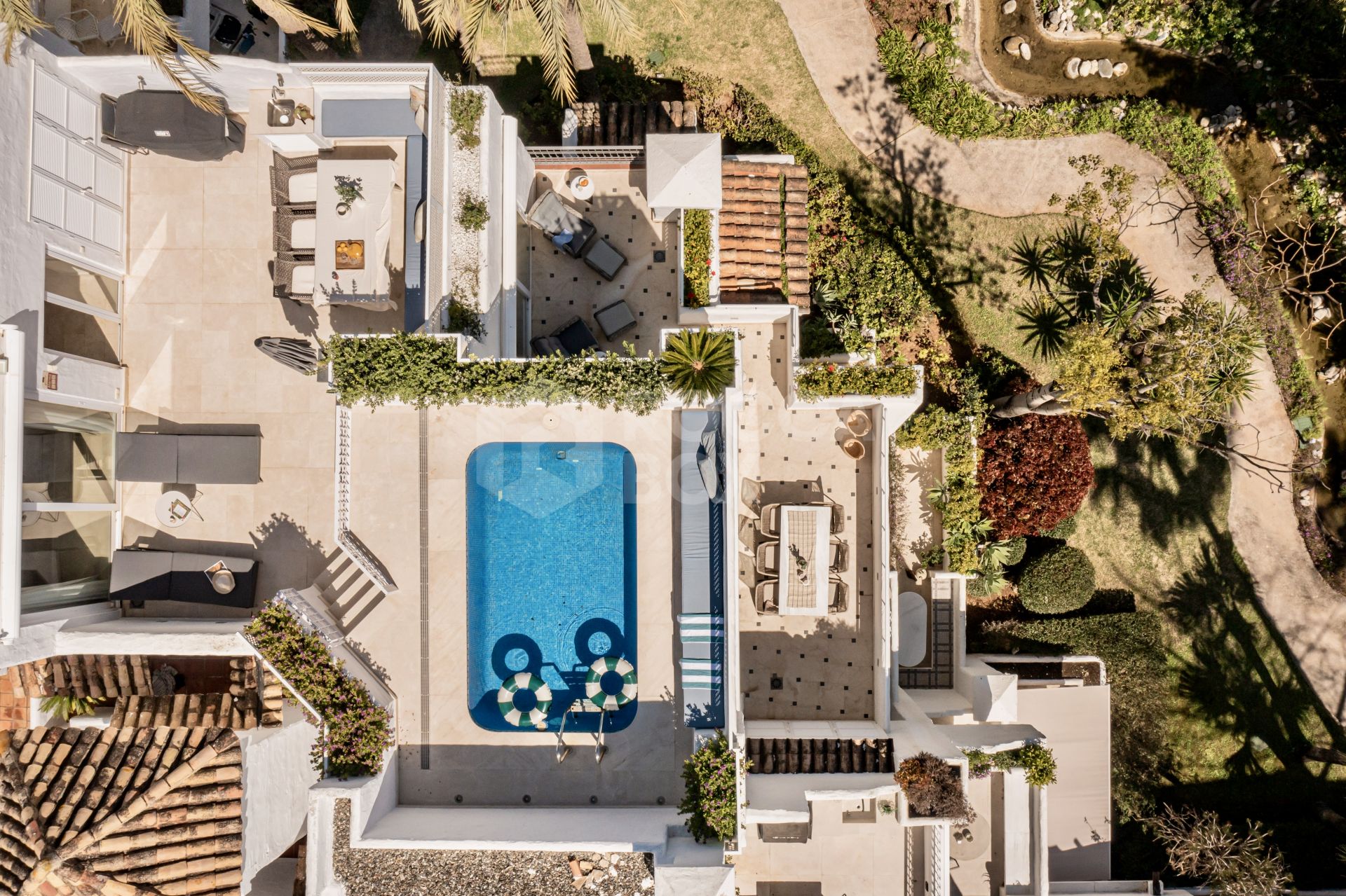 Stunning penthouse with private pool and unbeatable location - Frontline Beach on the Golden Mile!