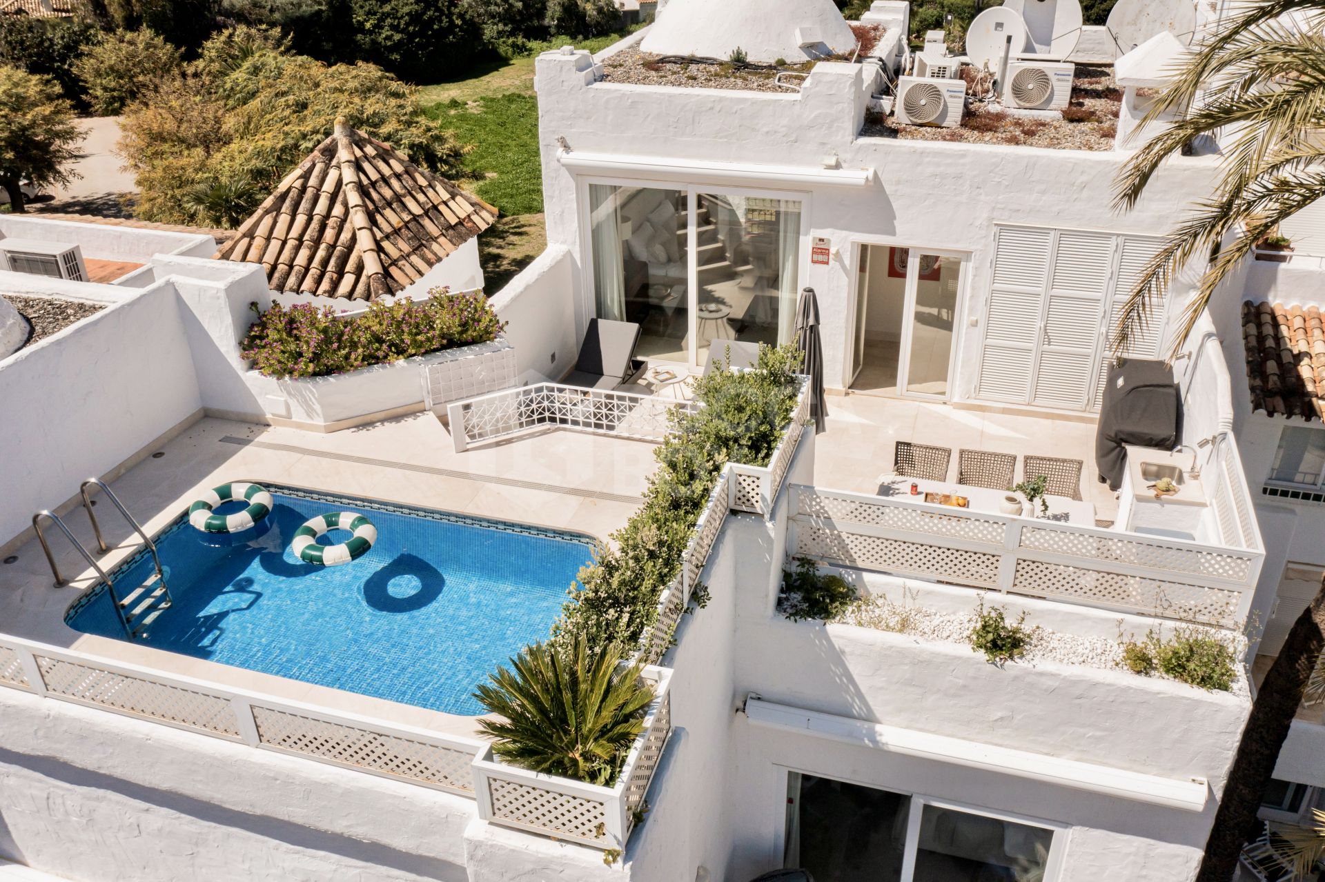 Stunning penthouse with private pool and unbeatable location - Frontline Beach on the Golden Mile!