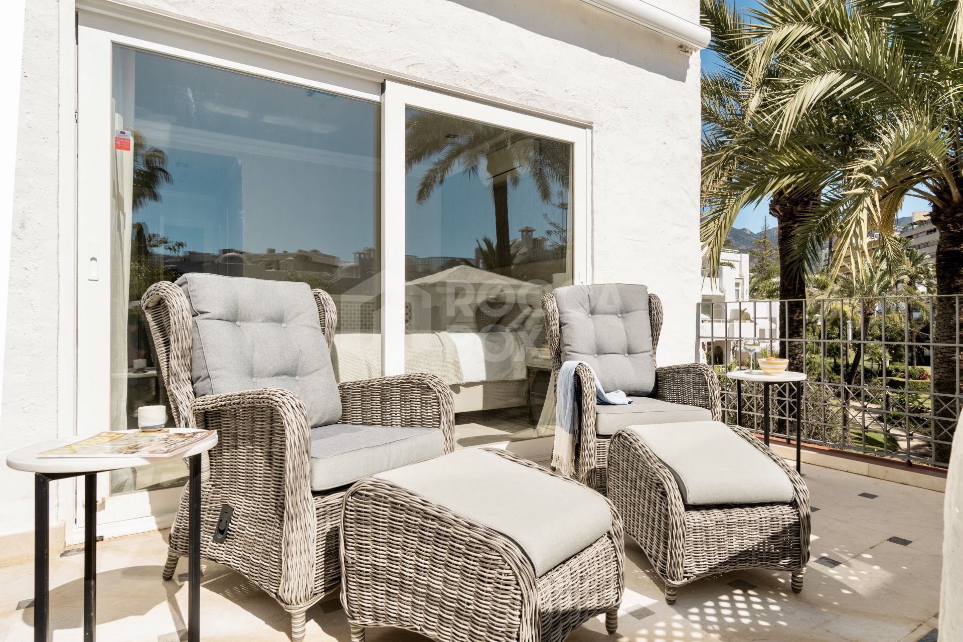 Stunning penthouse with private pool and unbeatable location - Frontline Beach on the Golden Mile!