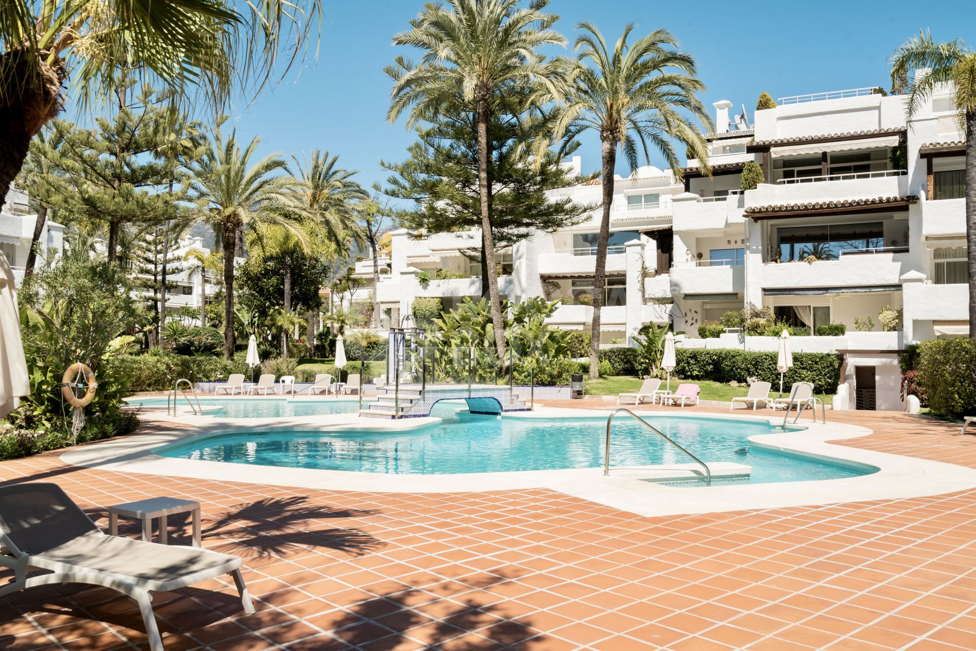 Stunning penthouse with private pool and unbeatable location - Frontline Beach on the Golden Mile!