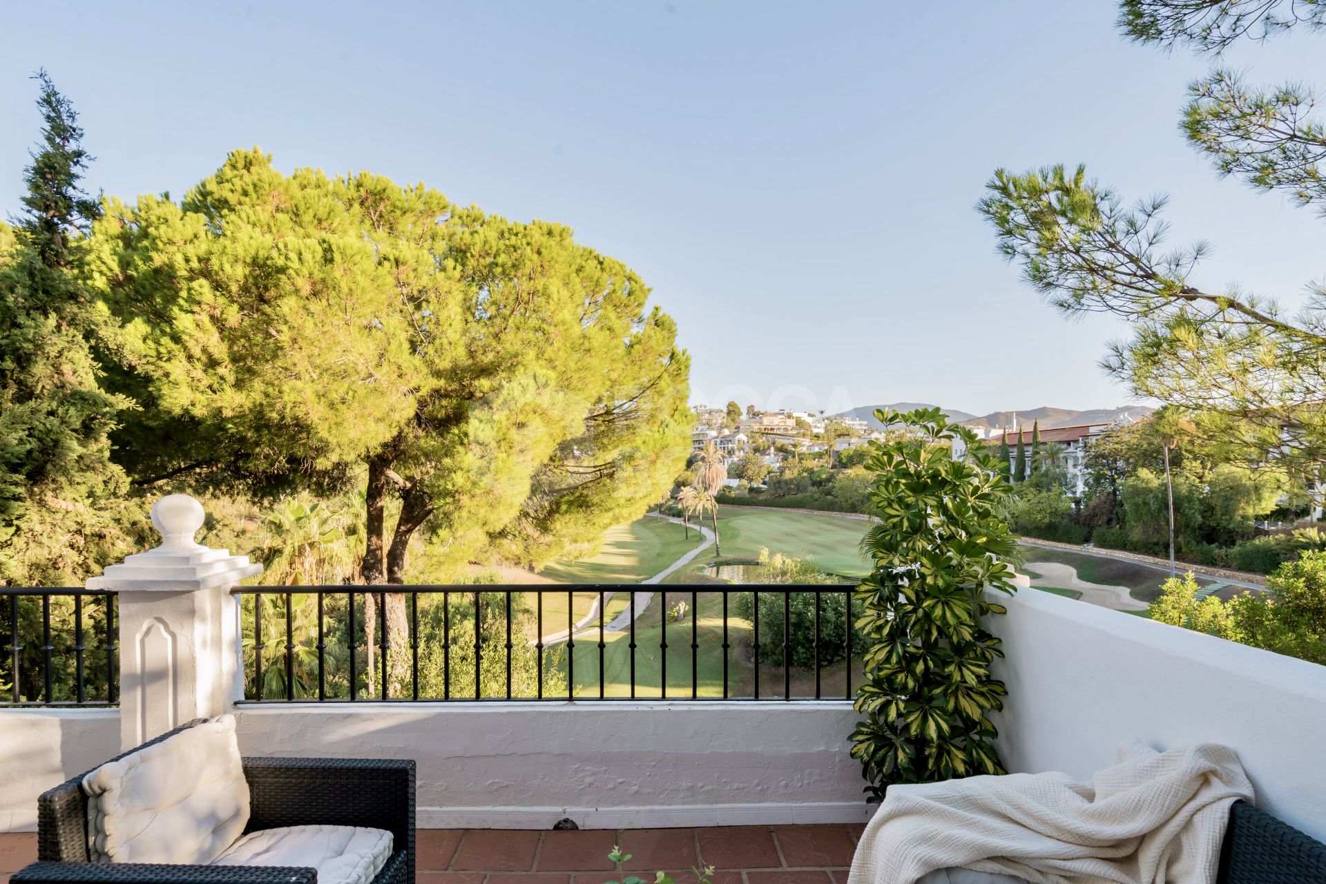 Modern townhouse with beautiful golf views!