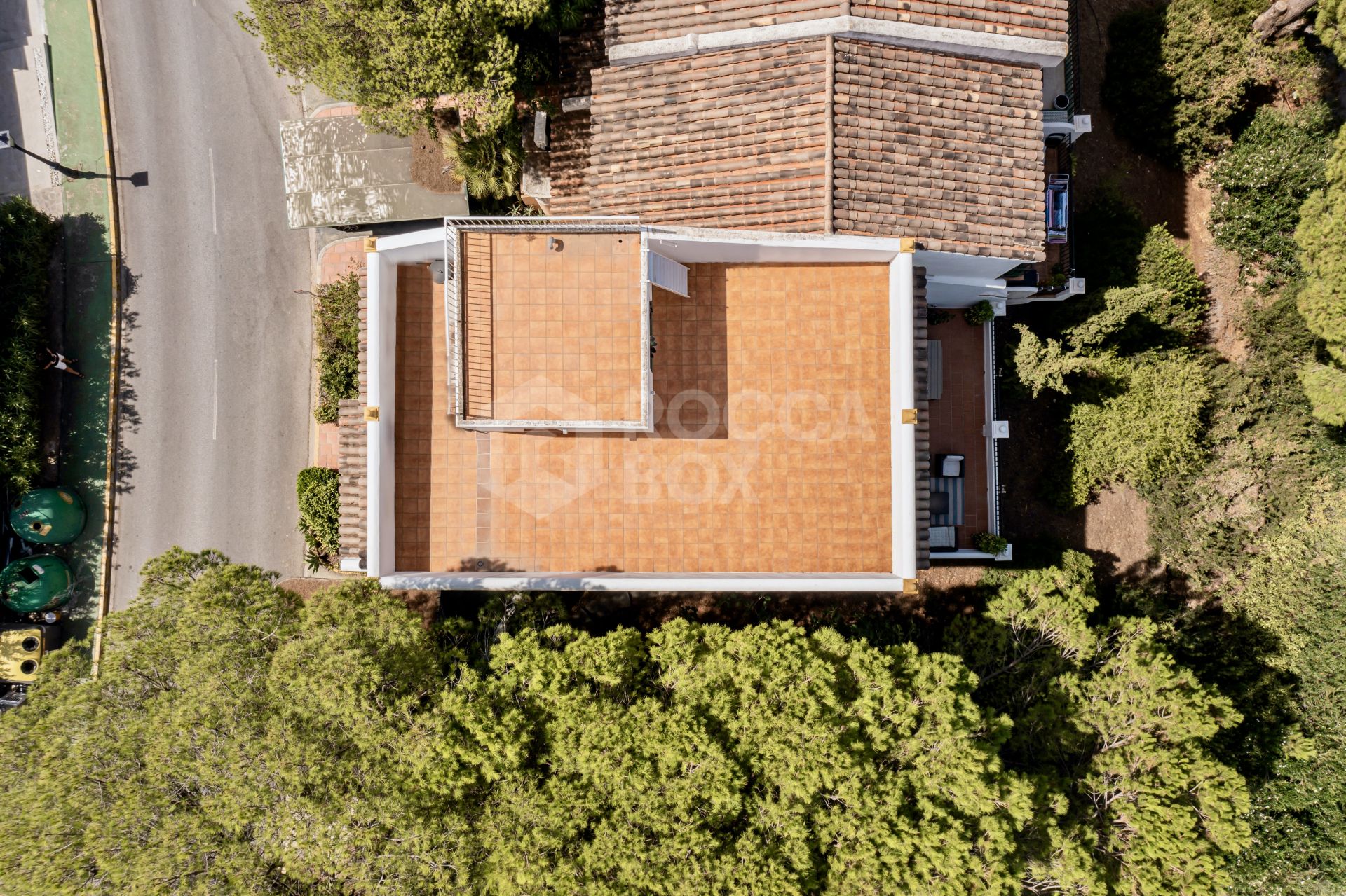 Modern townhouse with beautiful golf views!