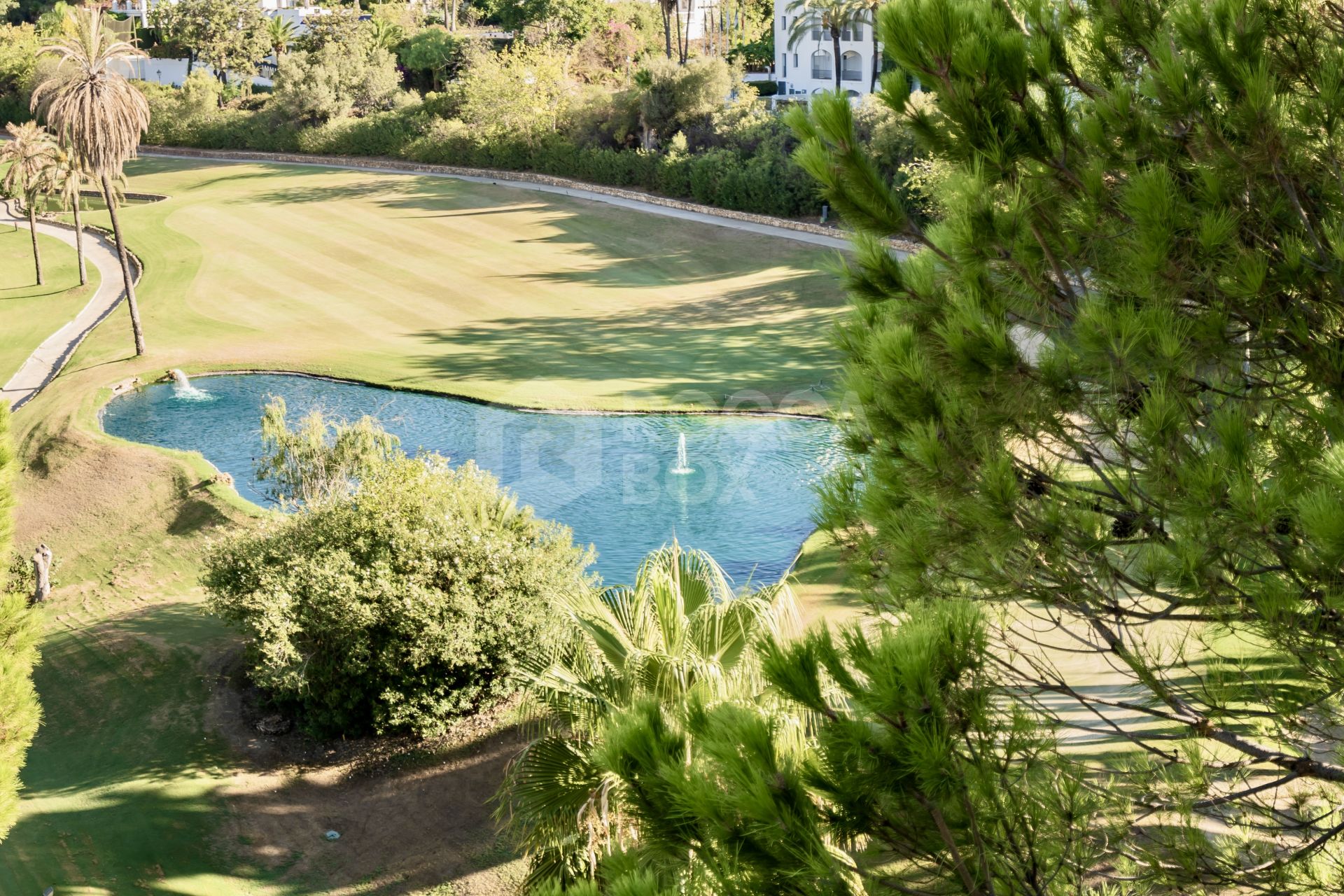 Modern townhouse with beautiful golf views!