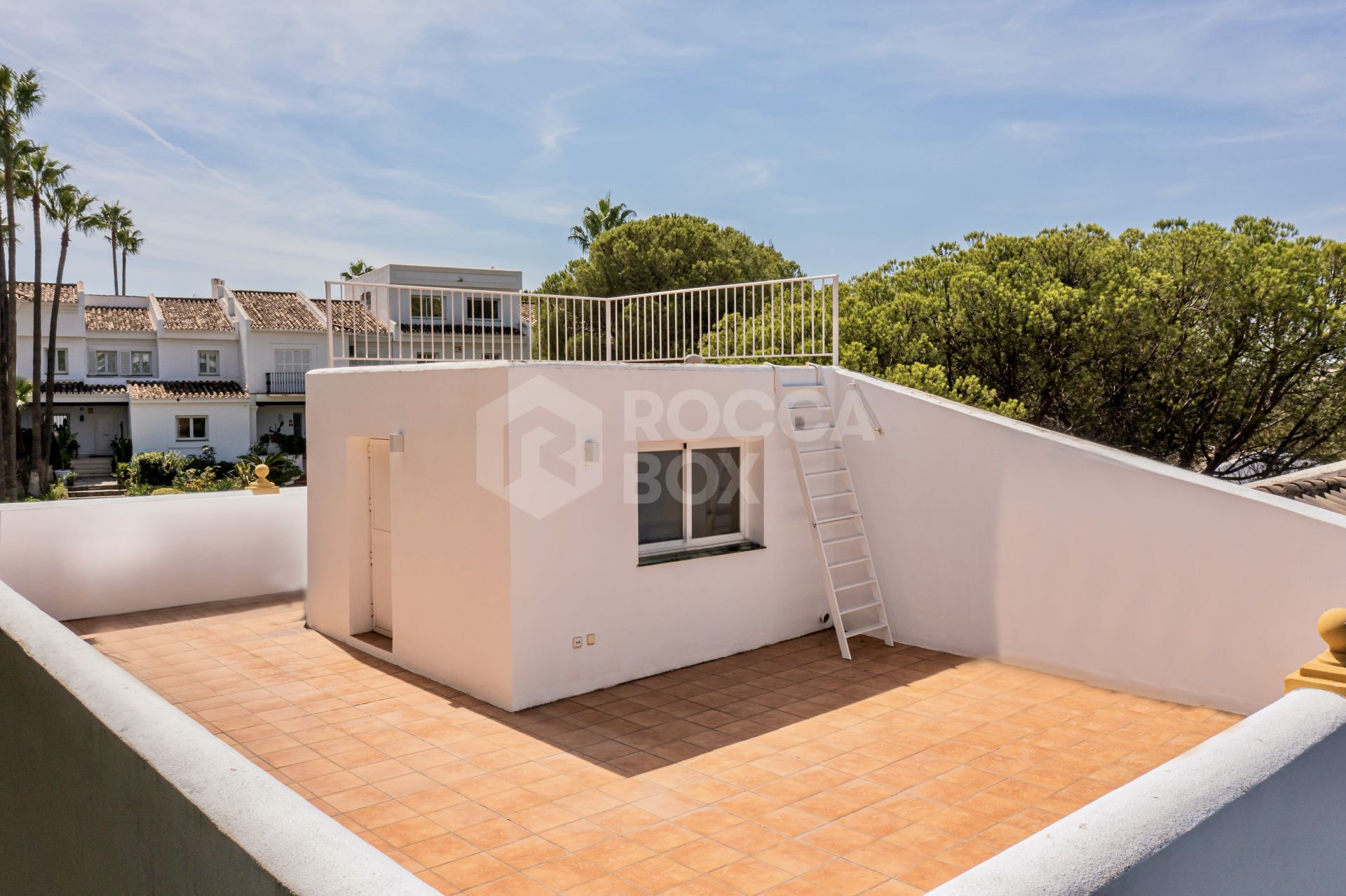 Modern townhouse with beautiful golf views!