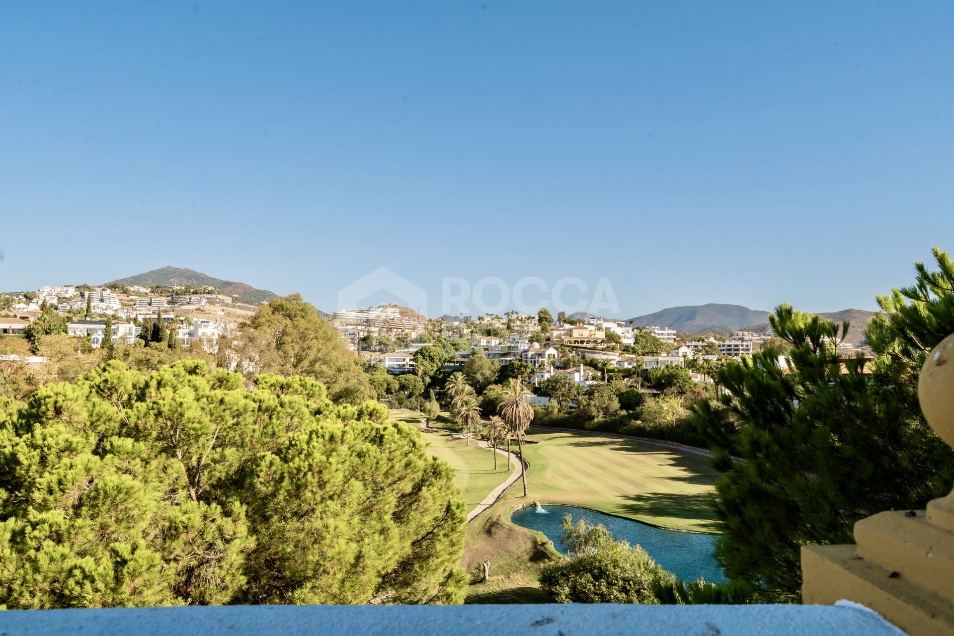 Modern townhouse with beautiful golf views!