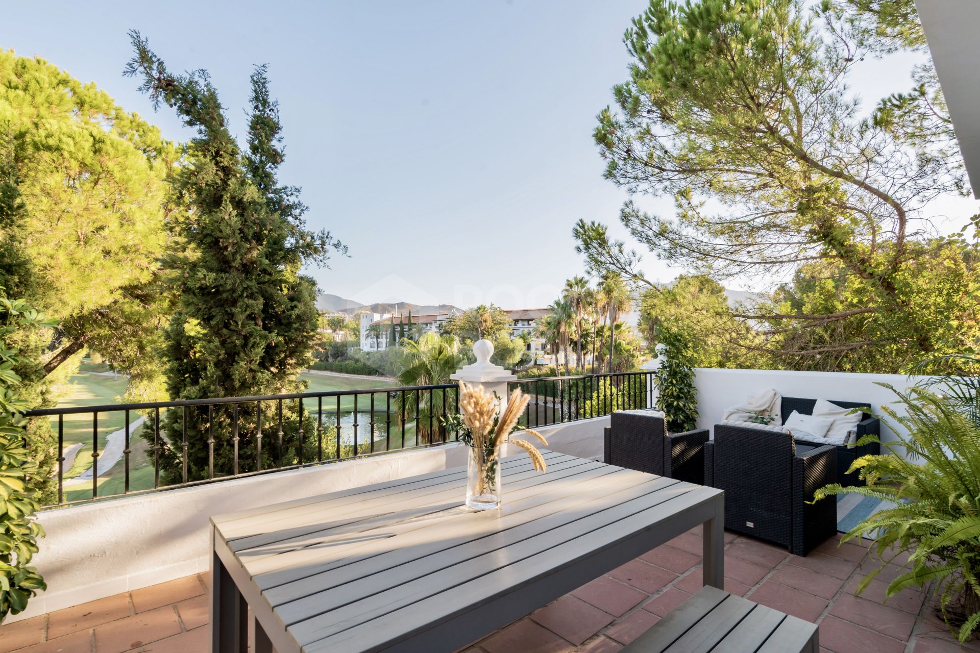 Modern townhouse with beautiful golf views!