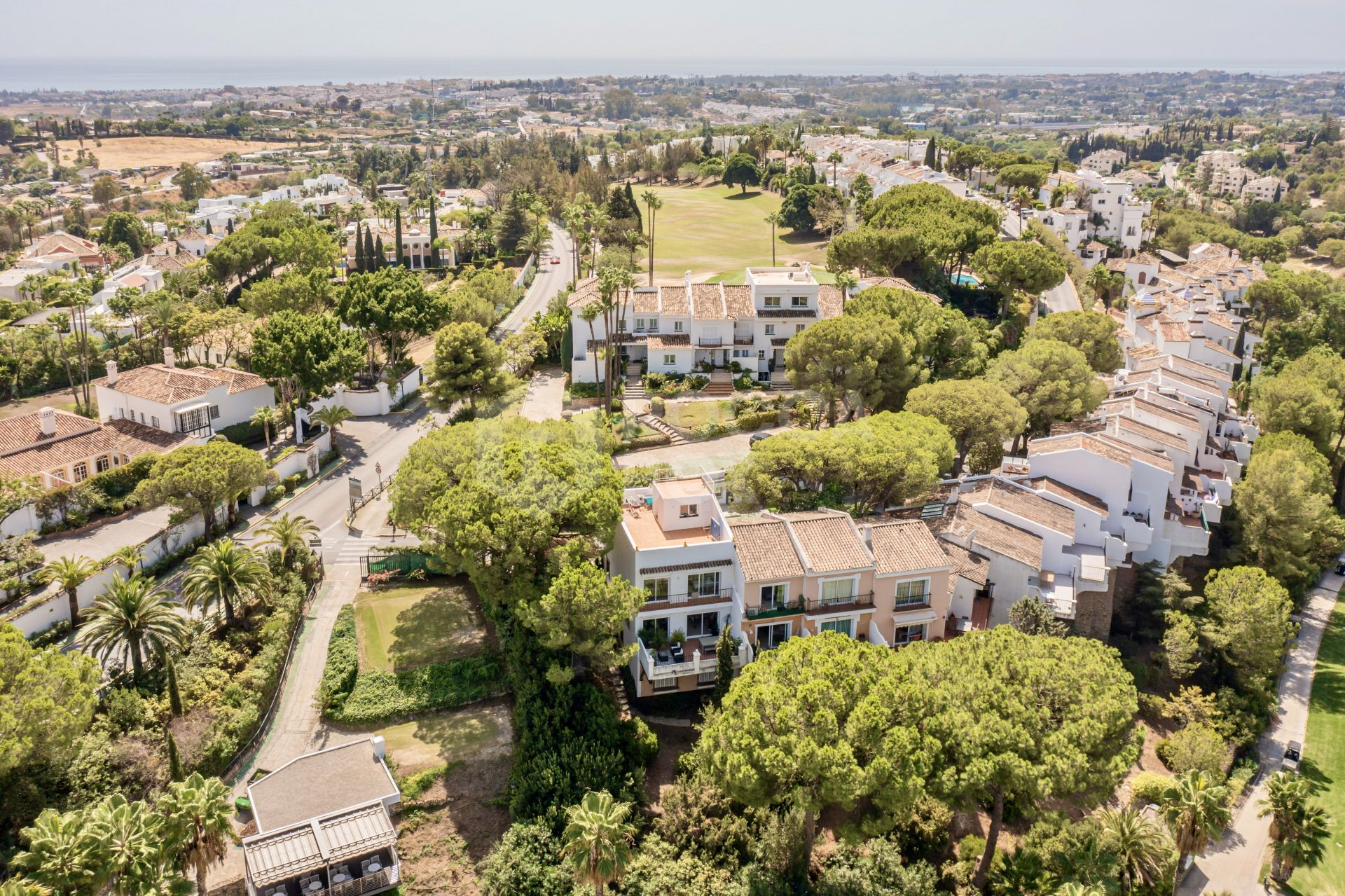 Modern townhouse with beautiful golf views!