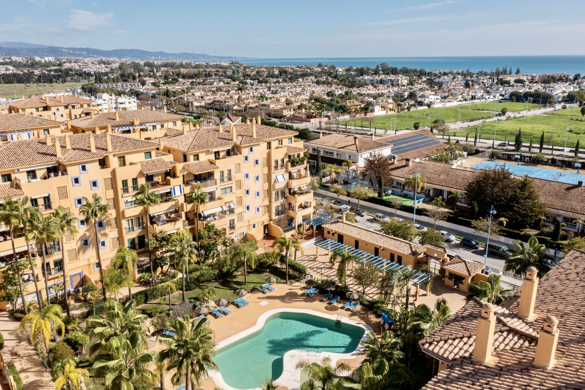 Fantastic beachside penthouse with two terraces and sea views!