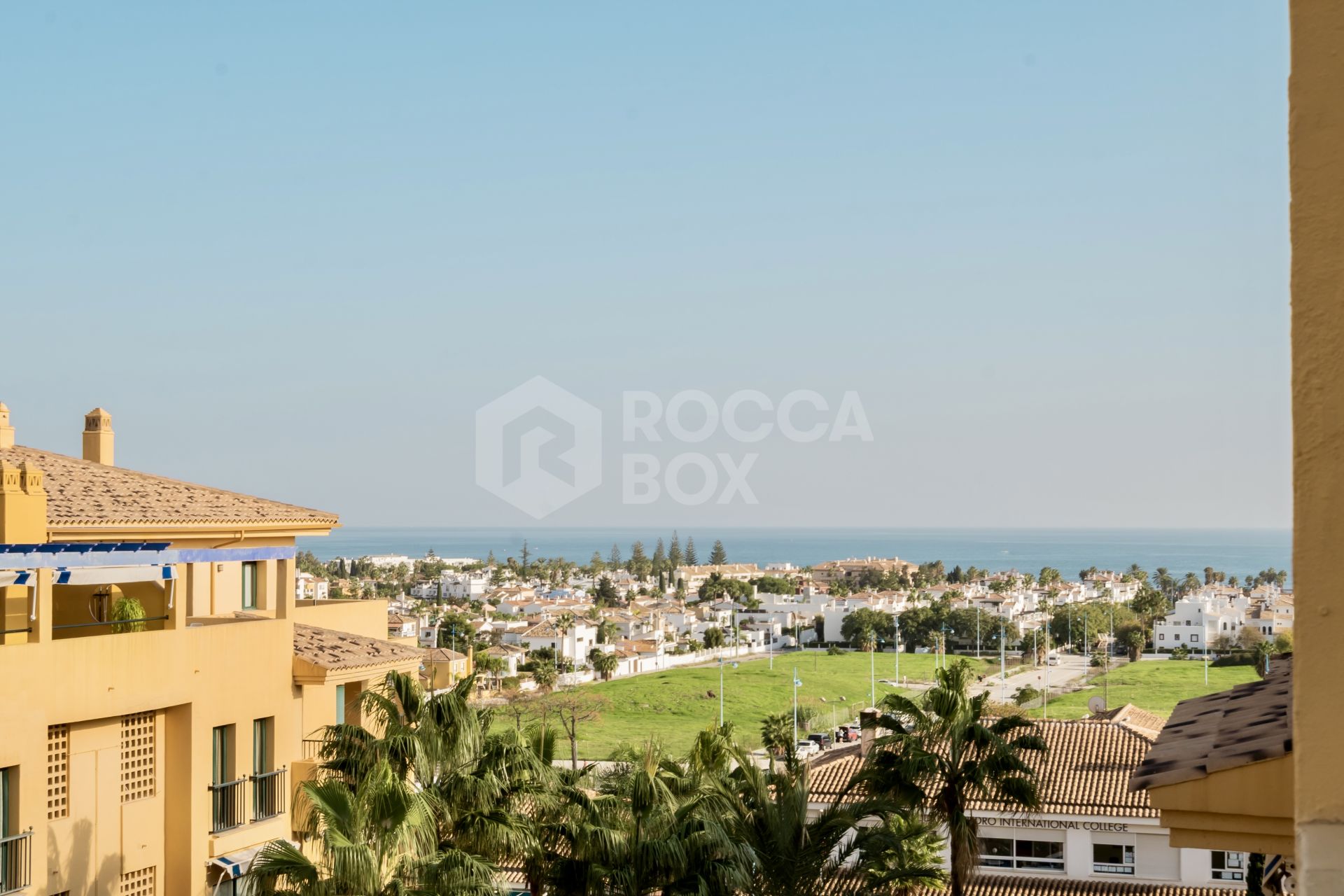 Fantastic beachside penthouse with two terraces and sea views!