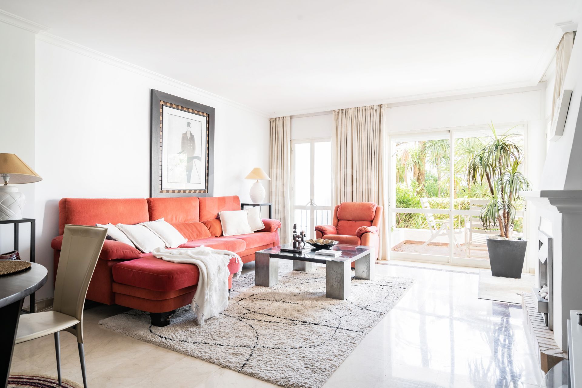 Spacious two bedroom groundfloor apartment in a beatiful Andalucian development.