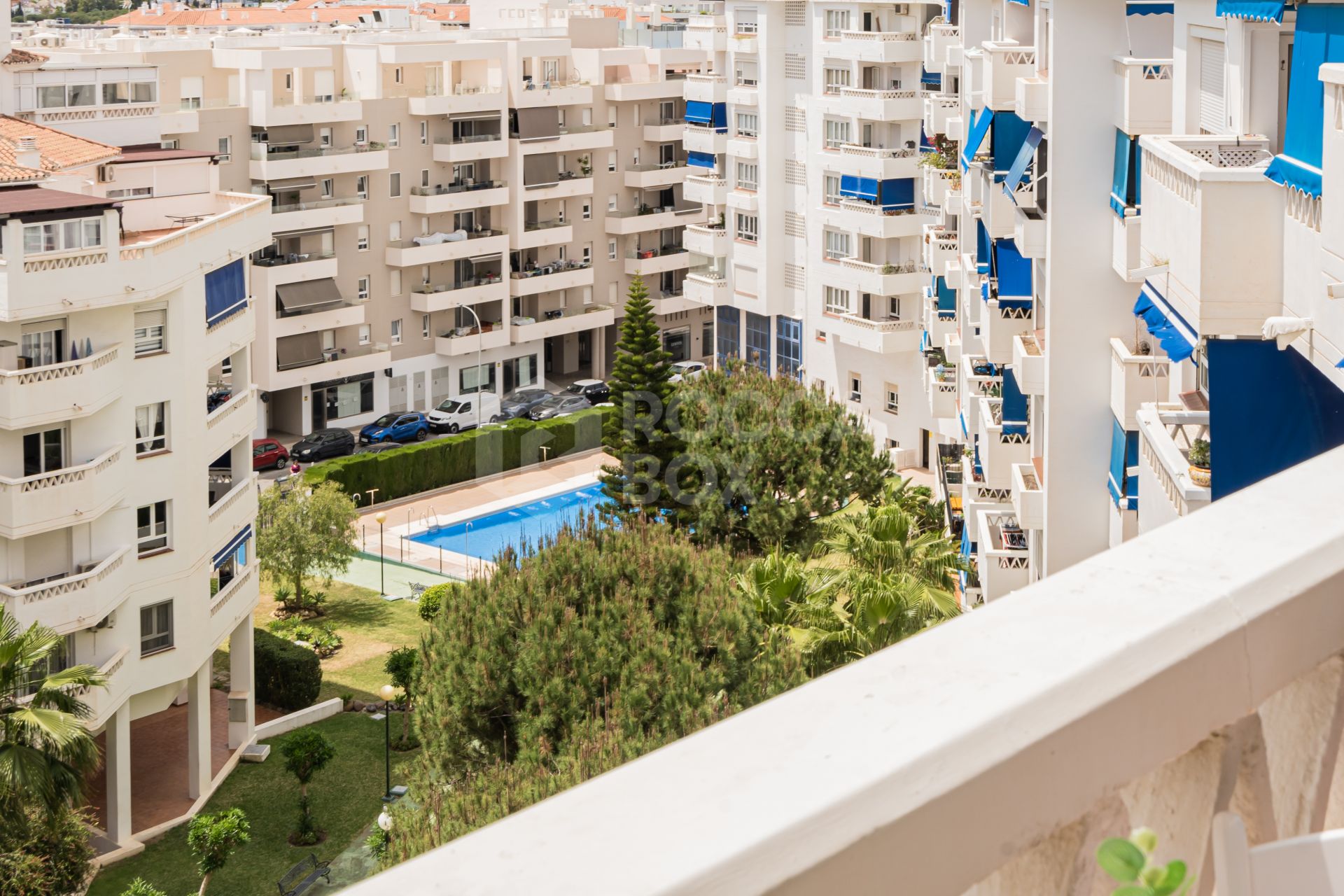 Fantastic 2 bedroom apartment on the 6th floor with nice open views from the terrace!