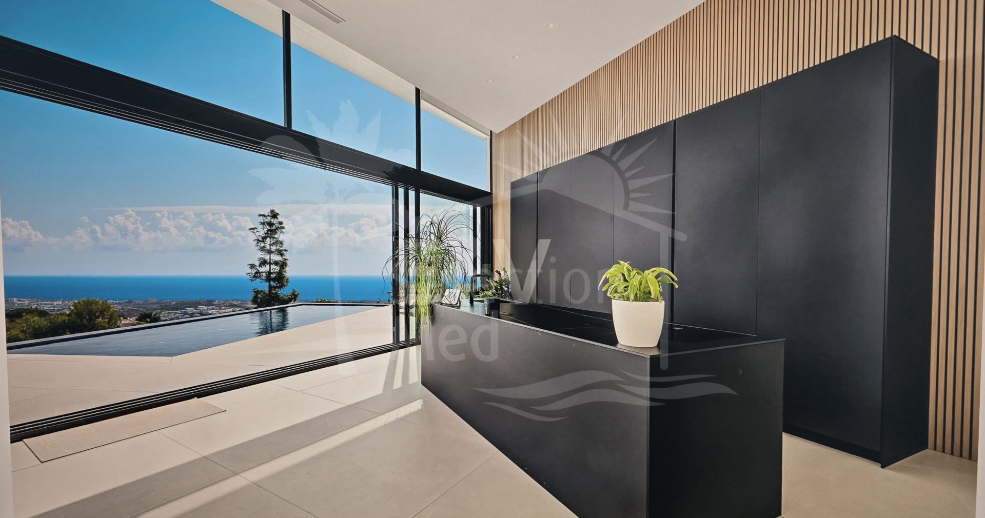 Villa en Altos de Los Monteros, Marbella con diseño excepcional