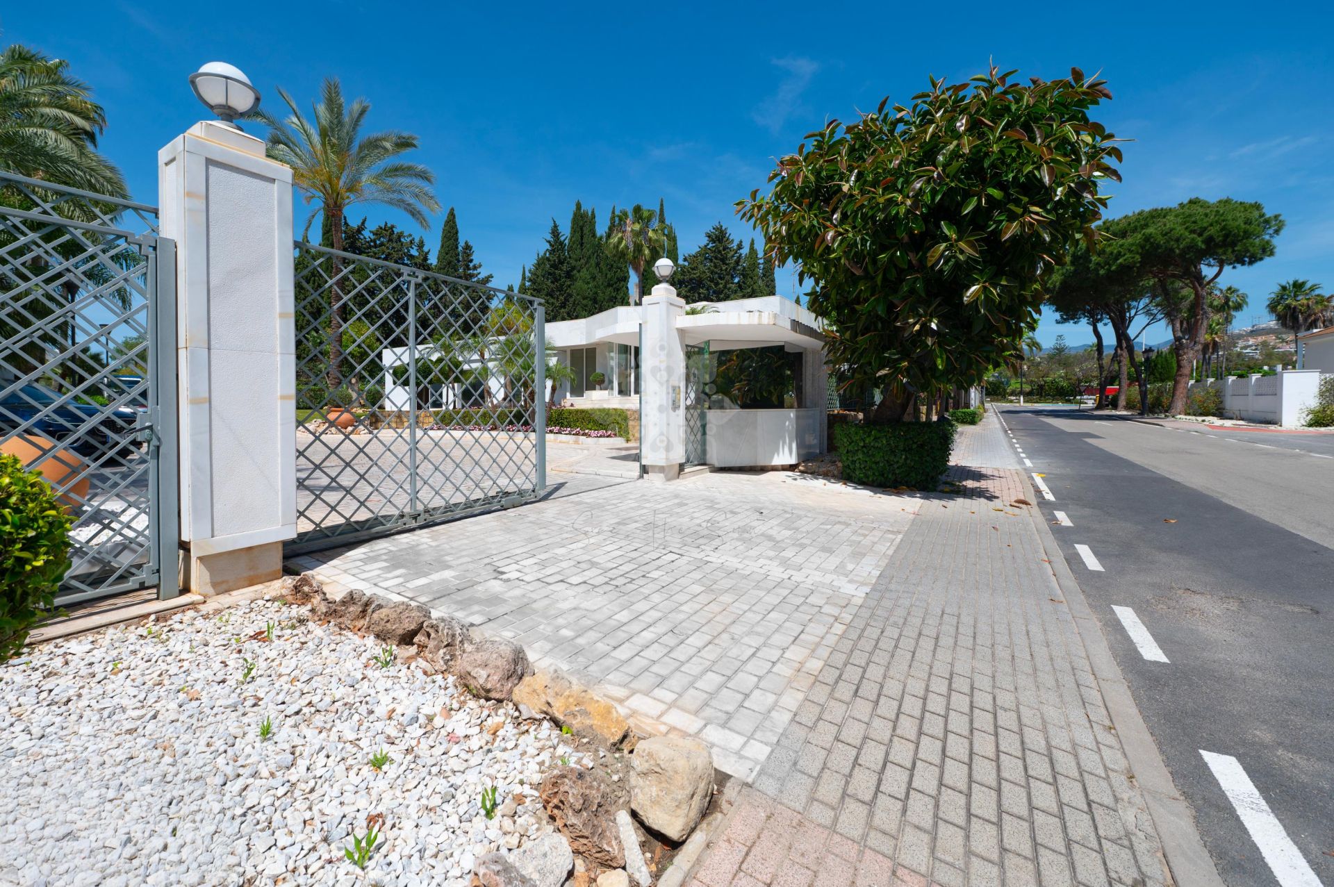 Duplex Penthouse in Los Granados Golf, Marbella