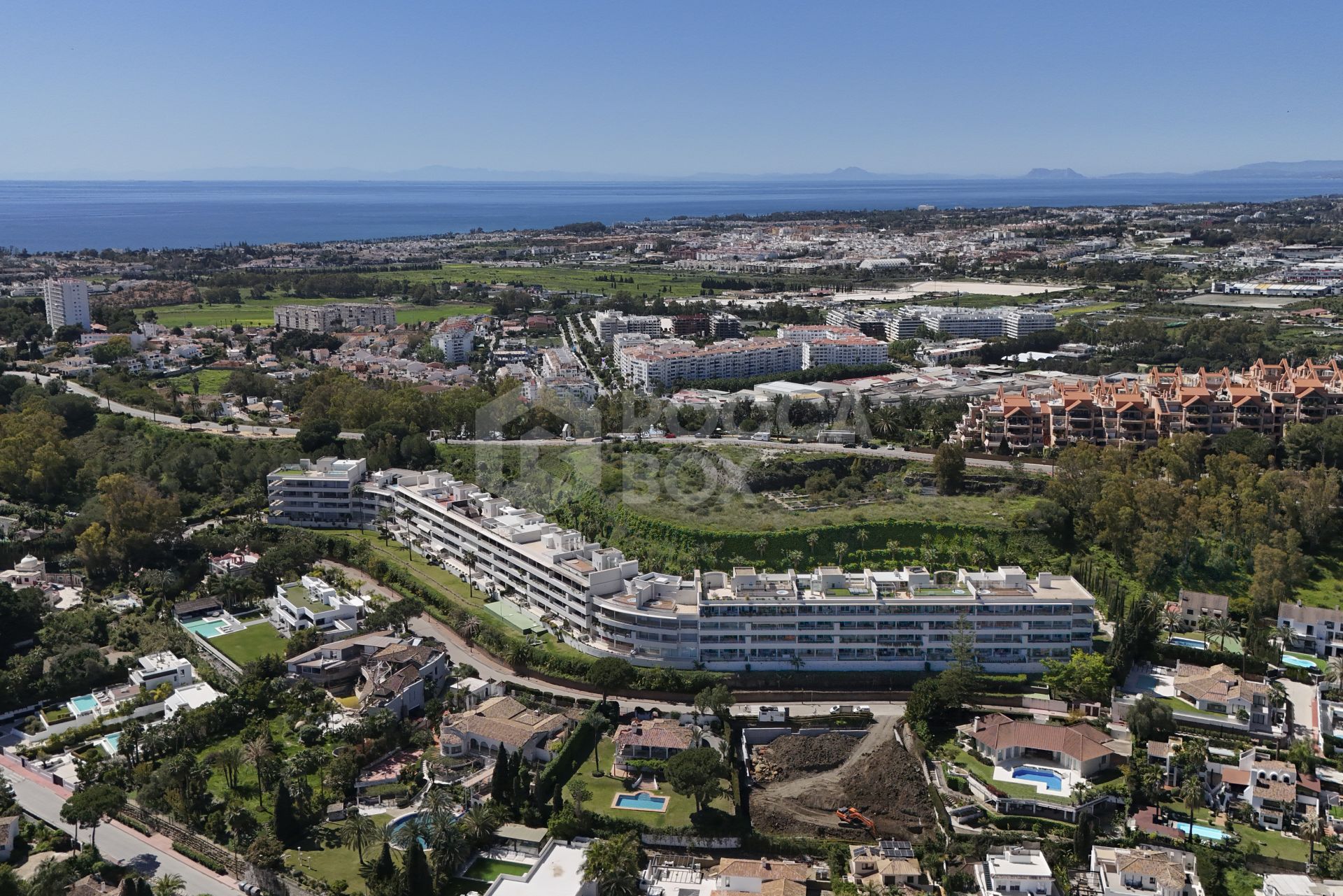 Largest 2 bed in secure community with panoramic mountain, golf & sea views