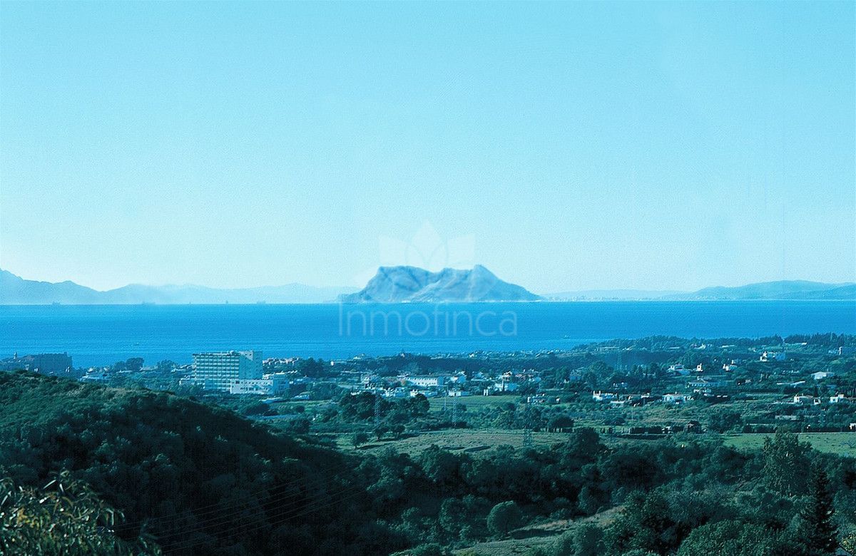 Plot in Selwo, Estepona