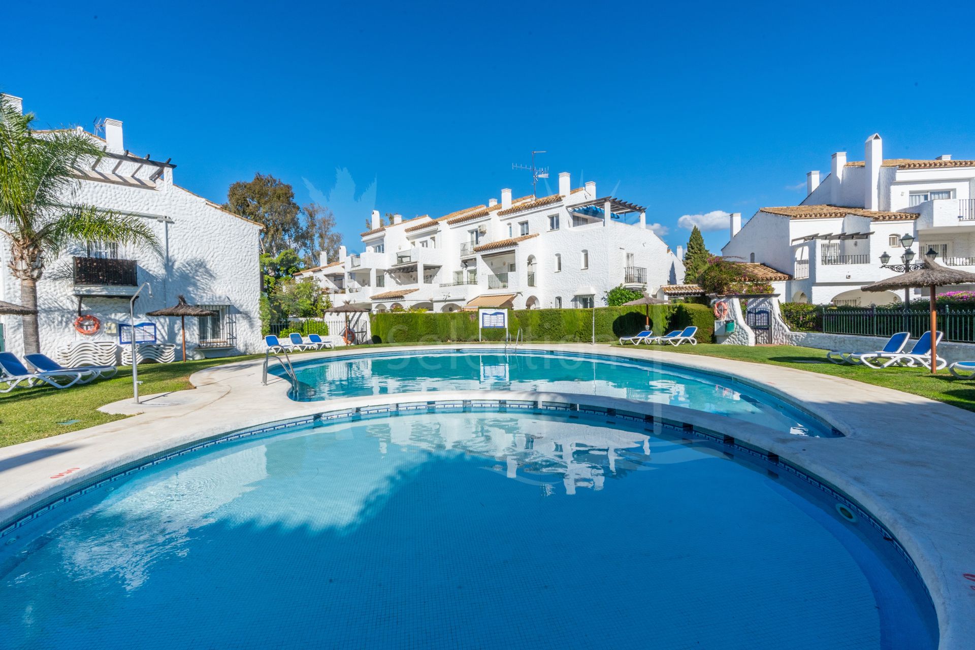 Houses for sale in Benavista, Estepona East