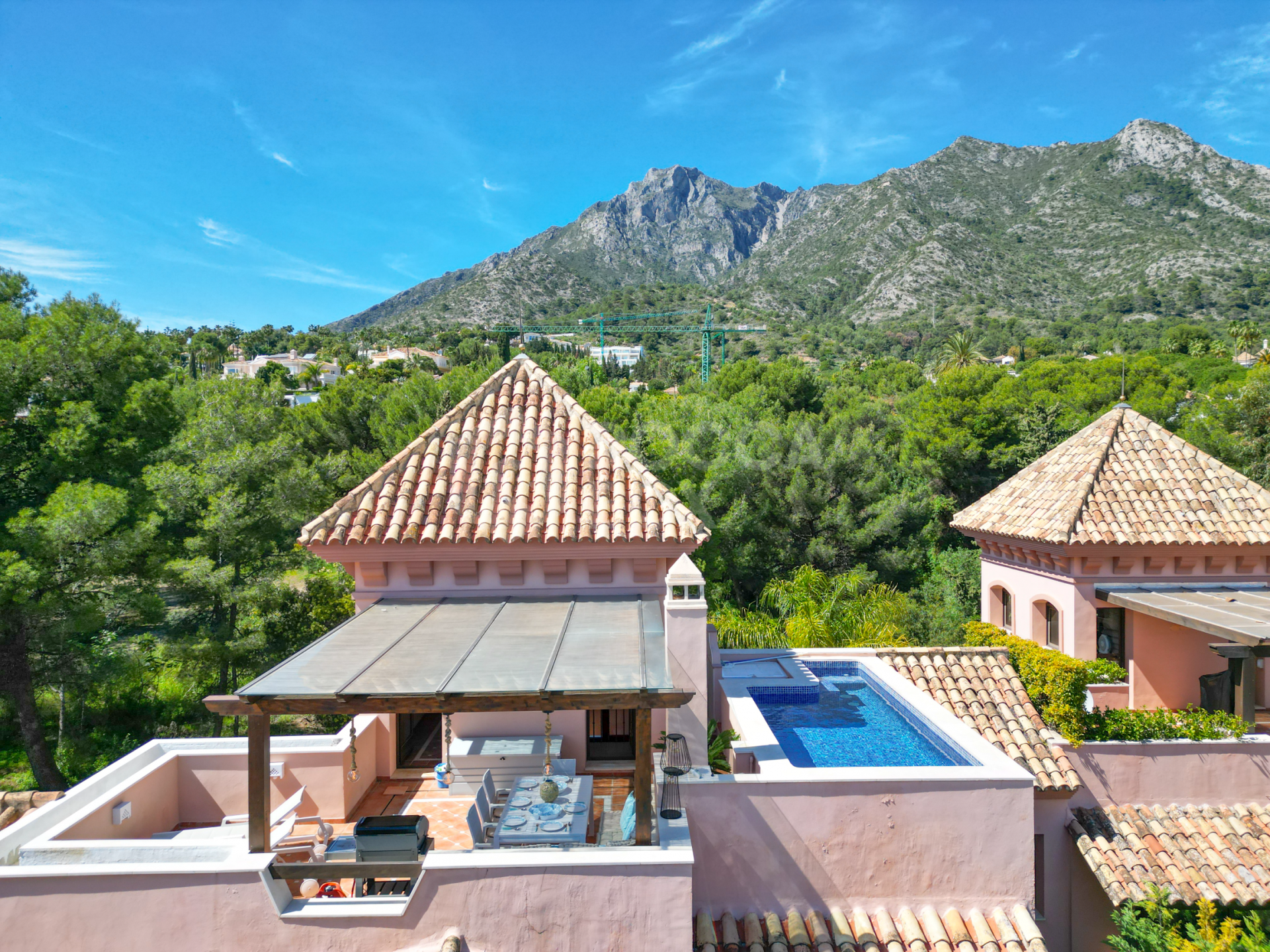 Luxury Town House in Cascada de Camojan, Marbella