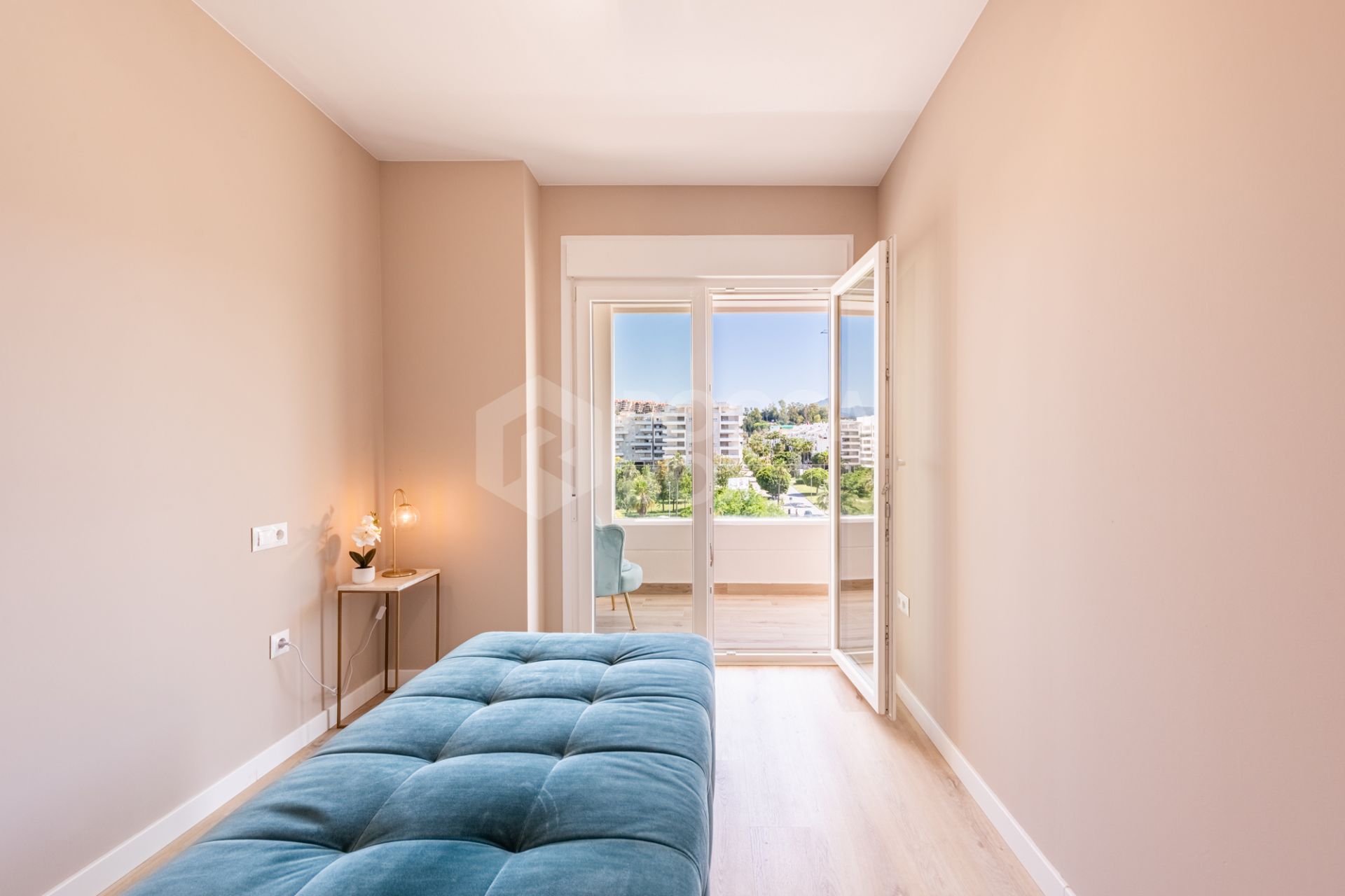 Brand New Luxury Corner Apartment with Sea & Mountain Views in Nueva Andalucia, Marbella