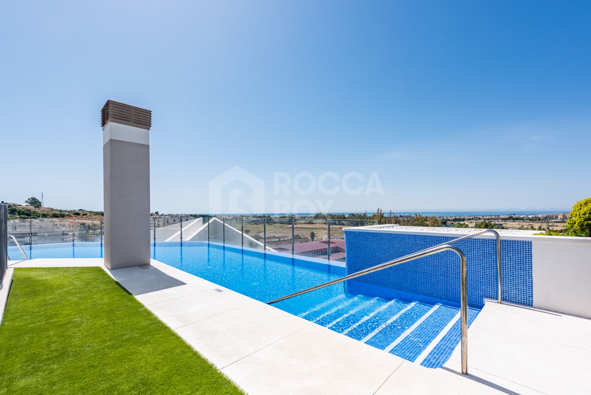 Brand New Luxury Corner Apartment with Sea & Mountain Views in Nueva Andalucia, Marbella