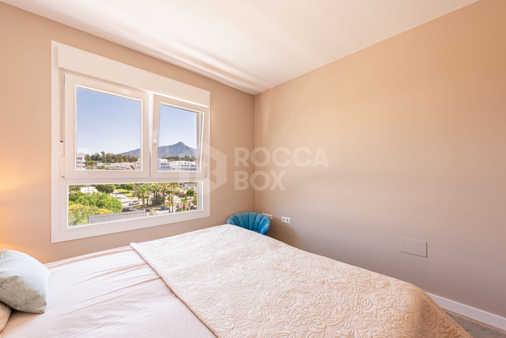Brand New Luxury Corner Apartment with Sea & Mountain Views in Nueva Andalucia, Marbella