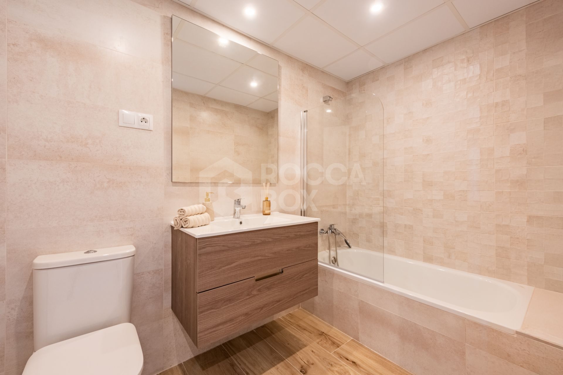 Brand New Luxury Corner Apartment with Sea & Mountain Views in Nueva Andalucia, Marbella