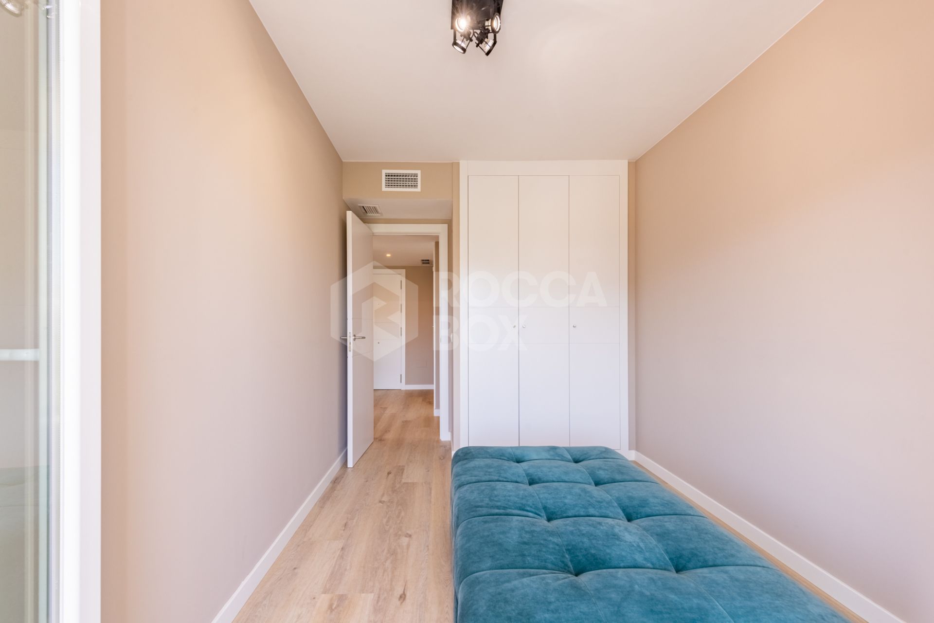 Brand New Luxury Corner Apartment with Sea & Mountain Views in Nueva Andalucia, Marbella