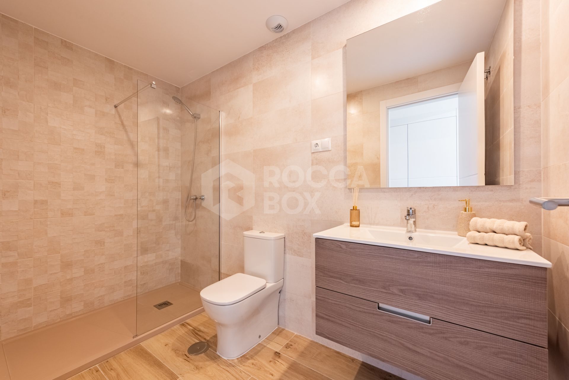 Brand New Luxury Corner Apartment with Sea & Mountain Views in Nueva Andalucia, Marbella