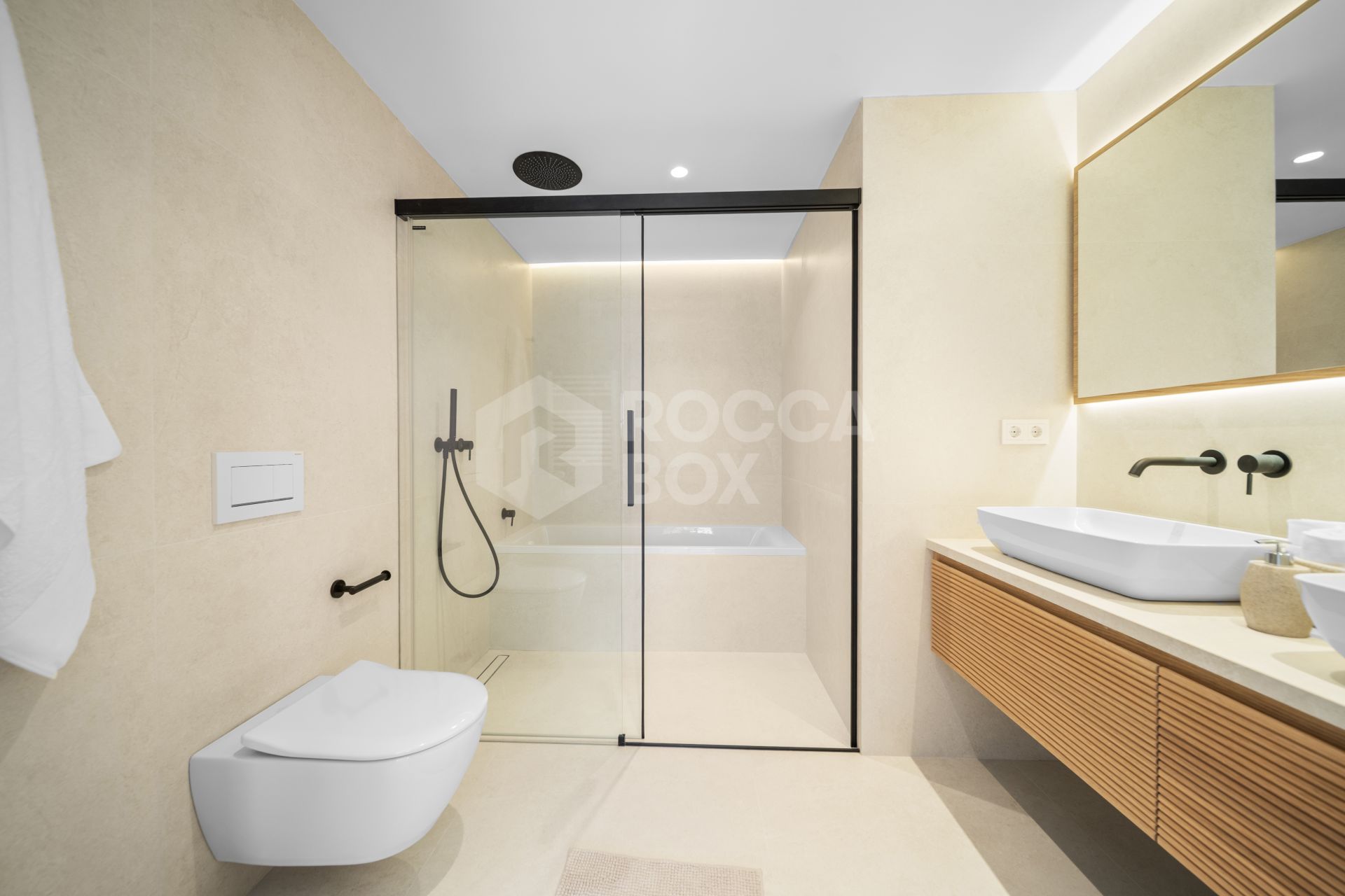 Turnkey Luxury 3-Bedroom Town House in El Palmeral, Nueva Andalucia