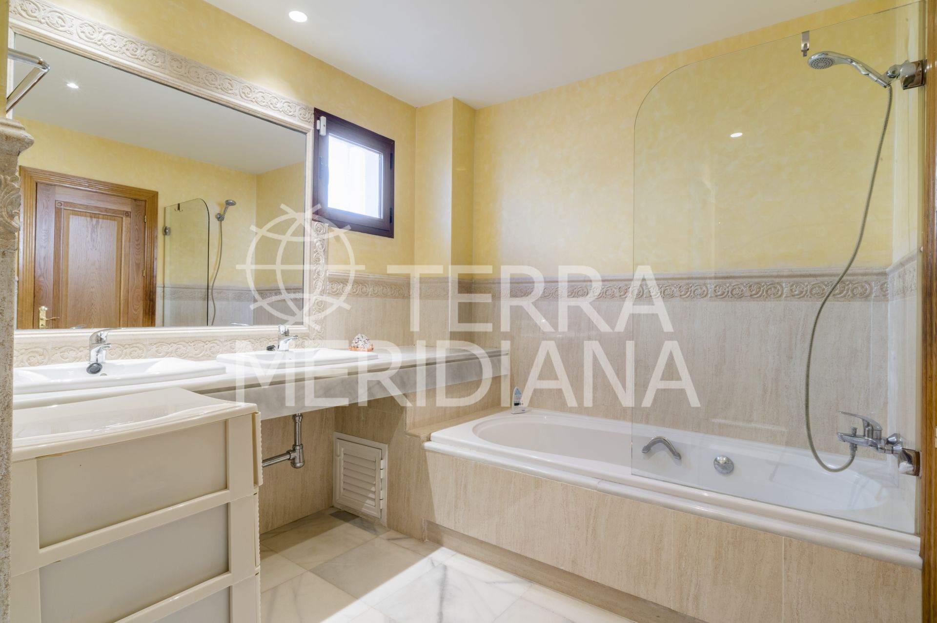 Ground Floor Apartment in La Quinta del Virrey, Marbella