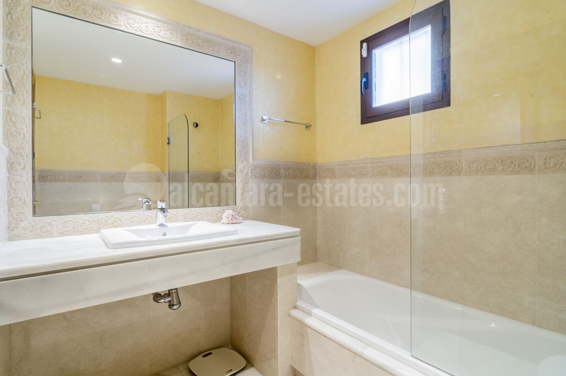 Ground Floor Apartment in La Quinta del Virrey, Marbella