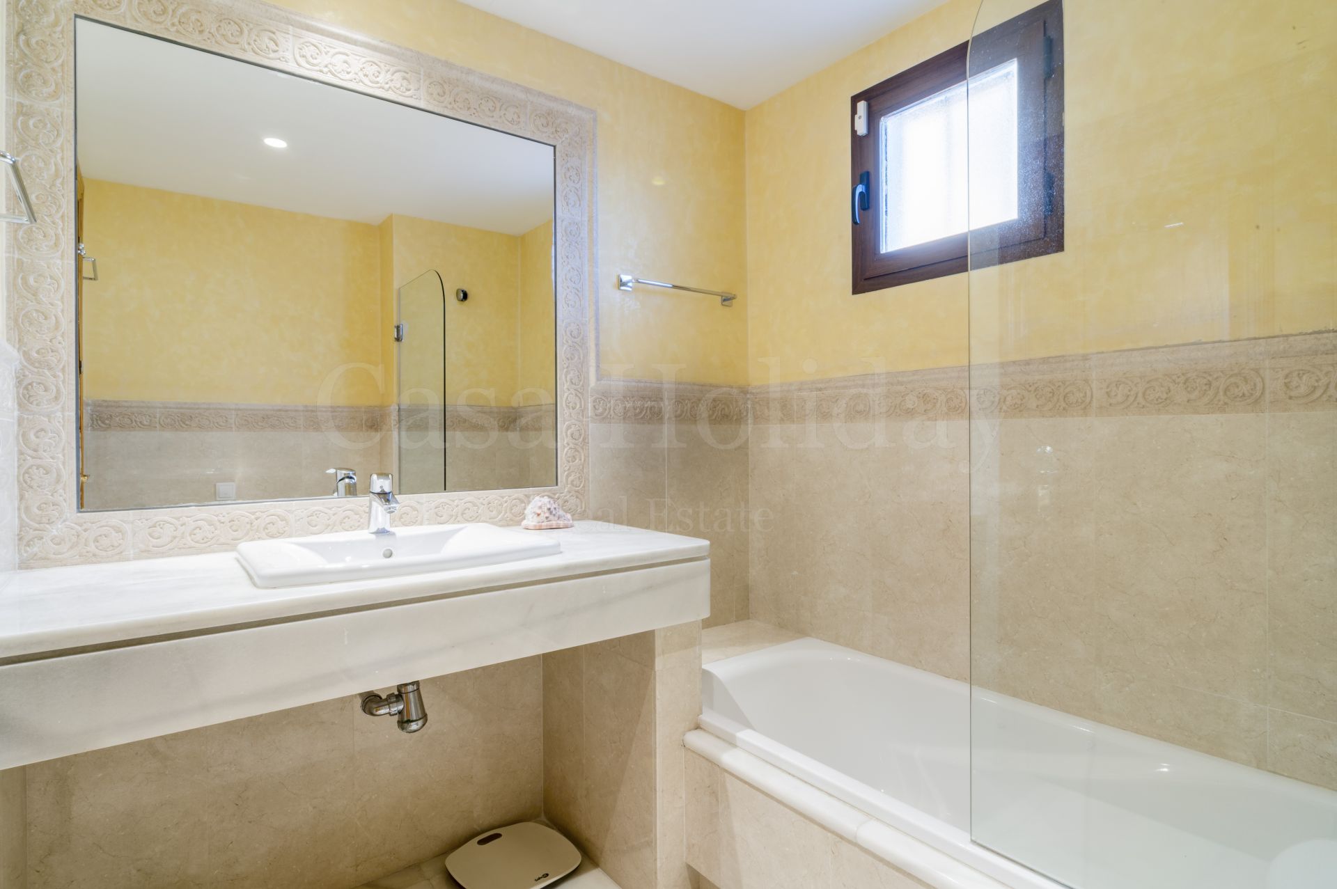 Ground Floor Apartment in La Quinta del Virrey, Marbella