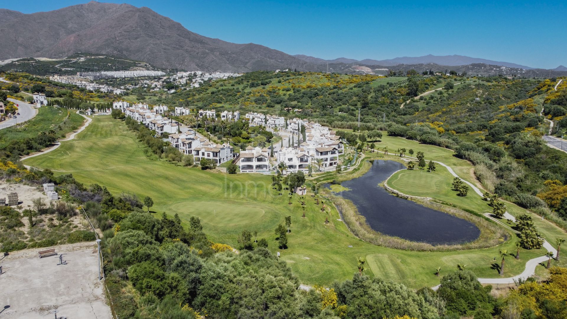 Semi Detached Villa in Azata Golf, Estepona