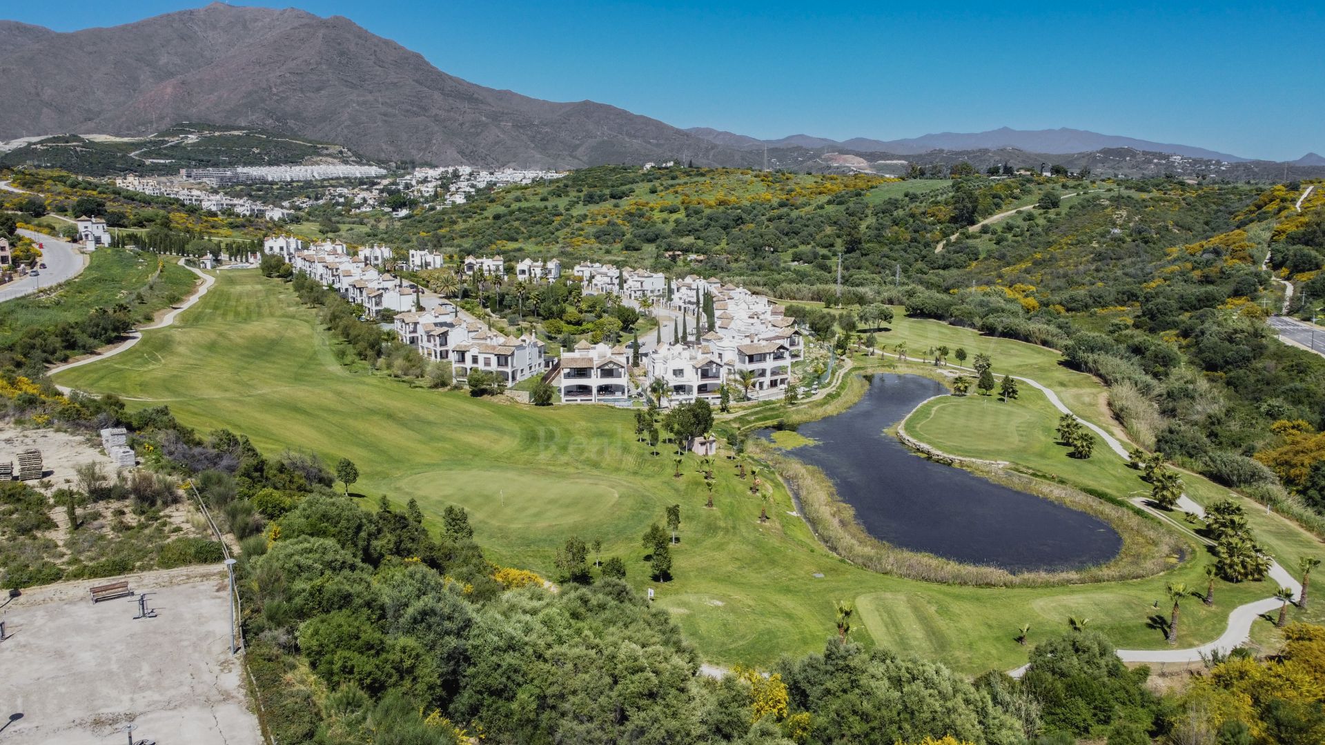 Villa Pareada en Azata Golf, Estepona