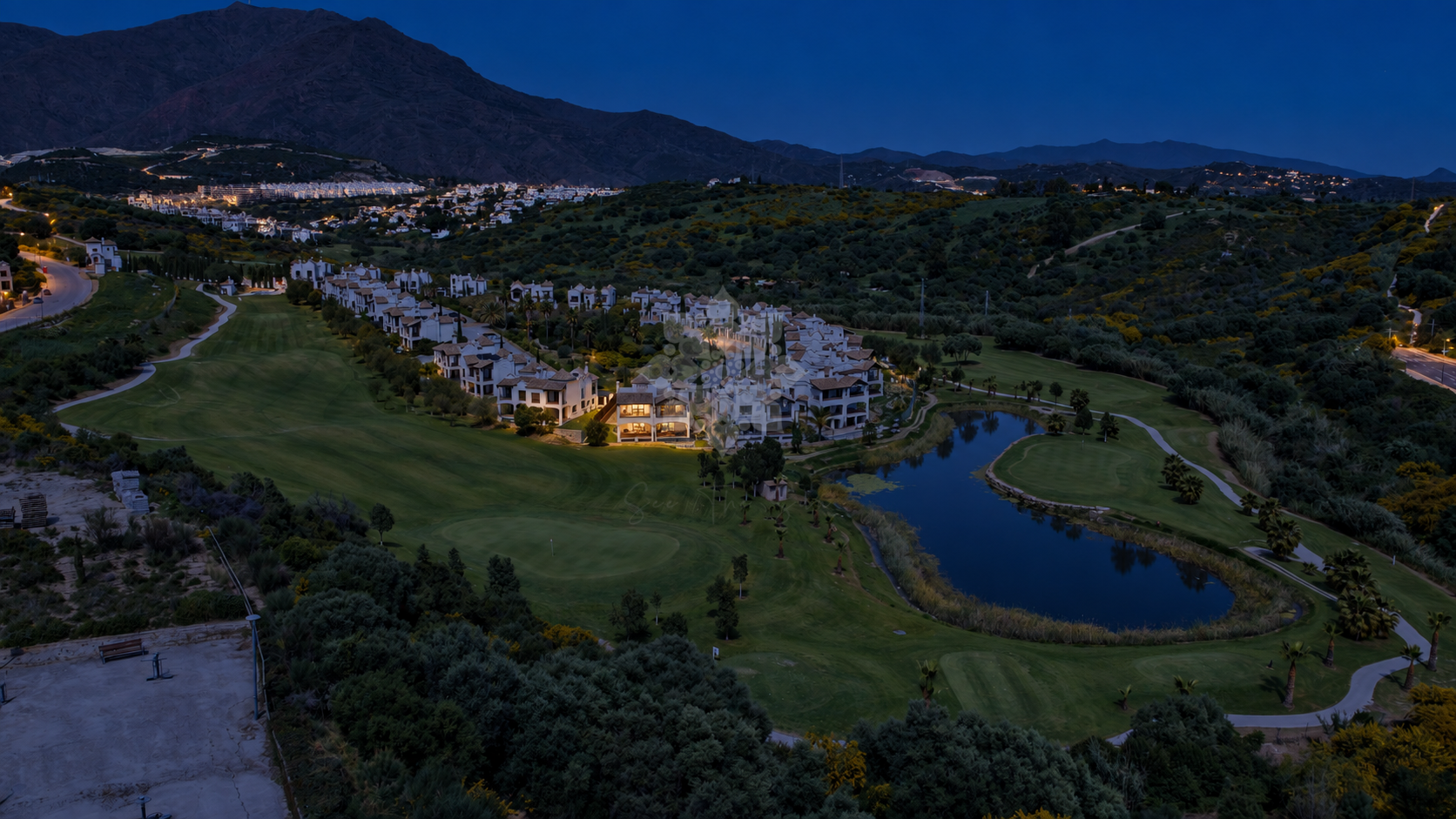 Semi Detached Villa in Azata Golf, Estepona
